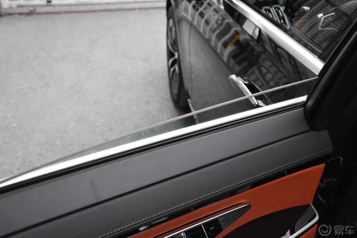 奔驰S级改款 S 400 L 豪华型后排玻璃材质特写