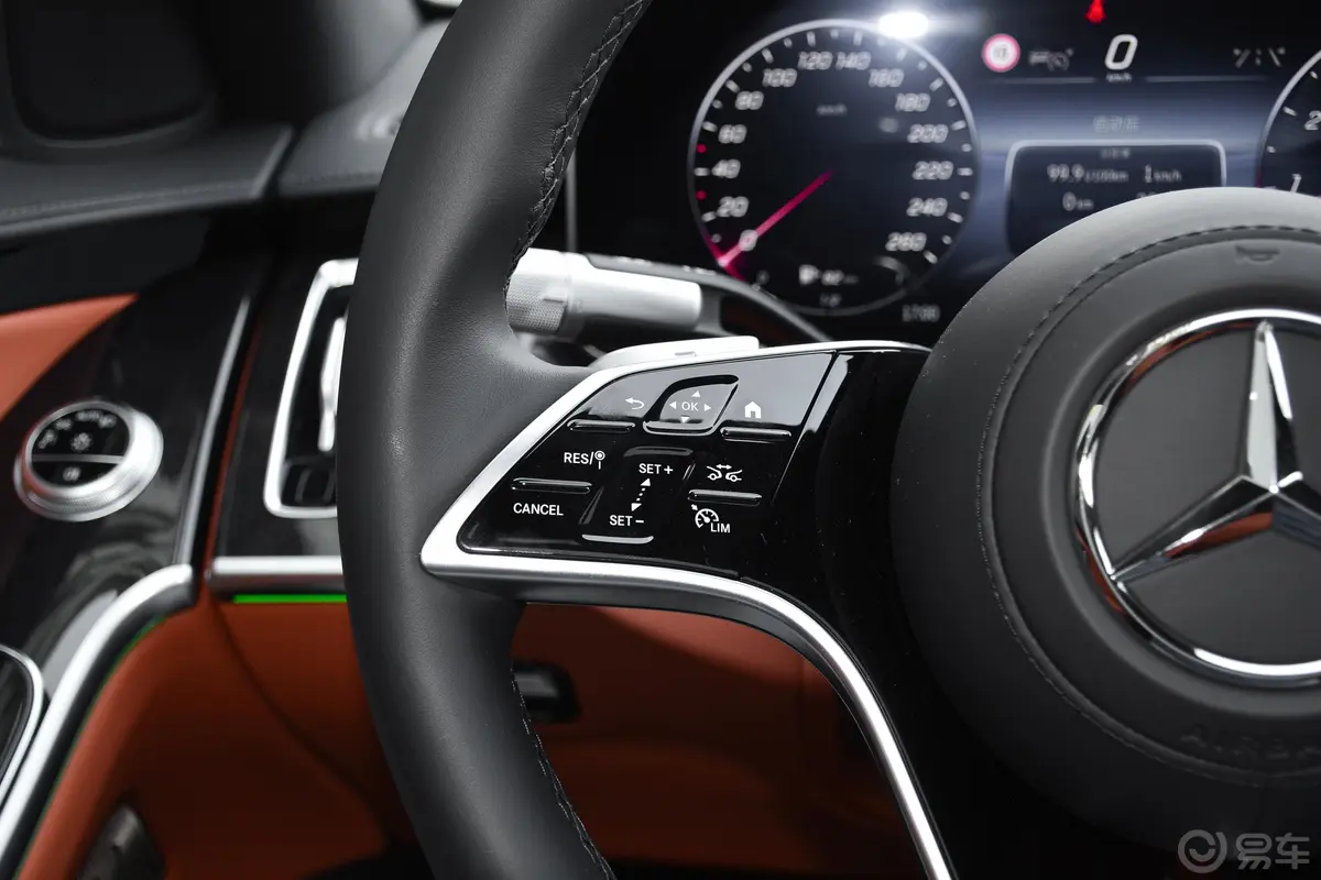 奔驰S级改款 S 400 L 豪华型左侧方向盘功能按键
