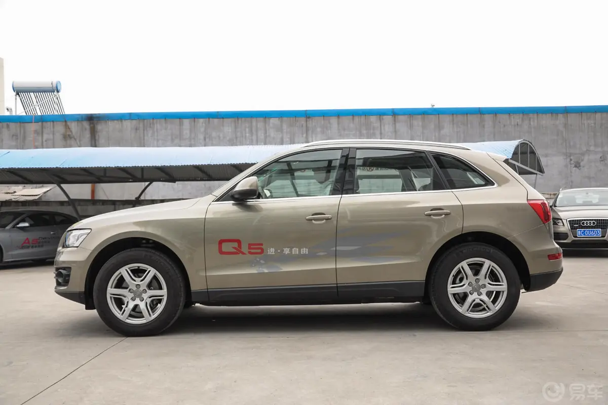 奥迪Q52.0 TFSI 技术型外观