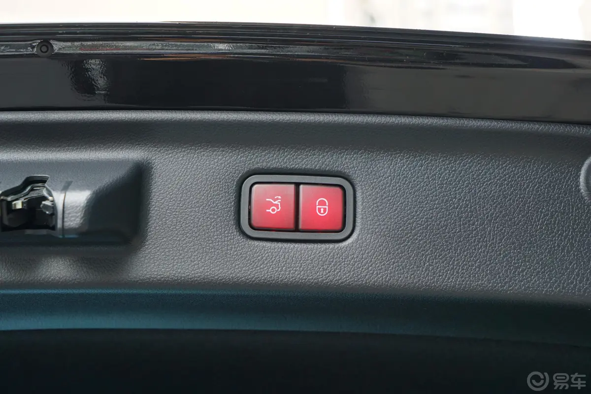 奔驰S级改款 S 500 L 4MATIC电动尾门按键（手动扶手）