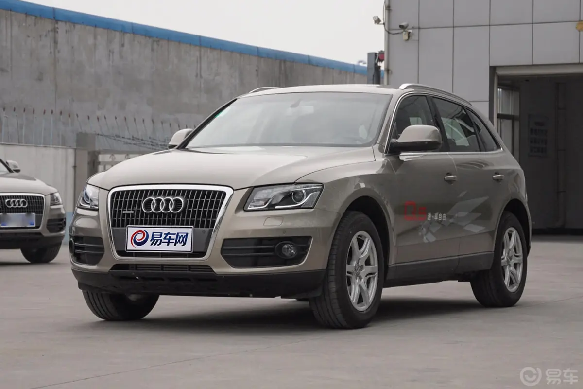 奥迪Q52.0 TFSI 技术型外观