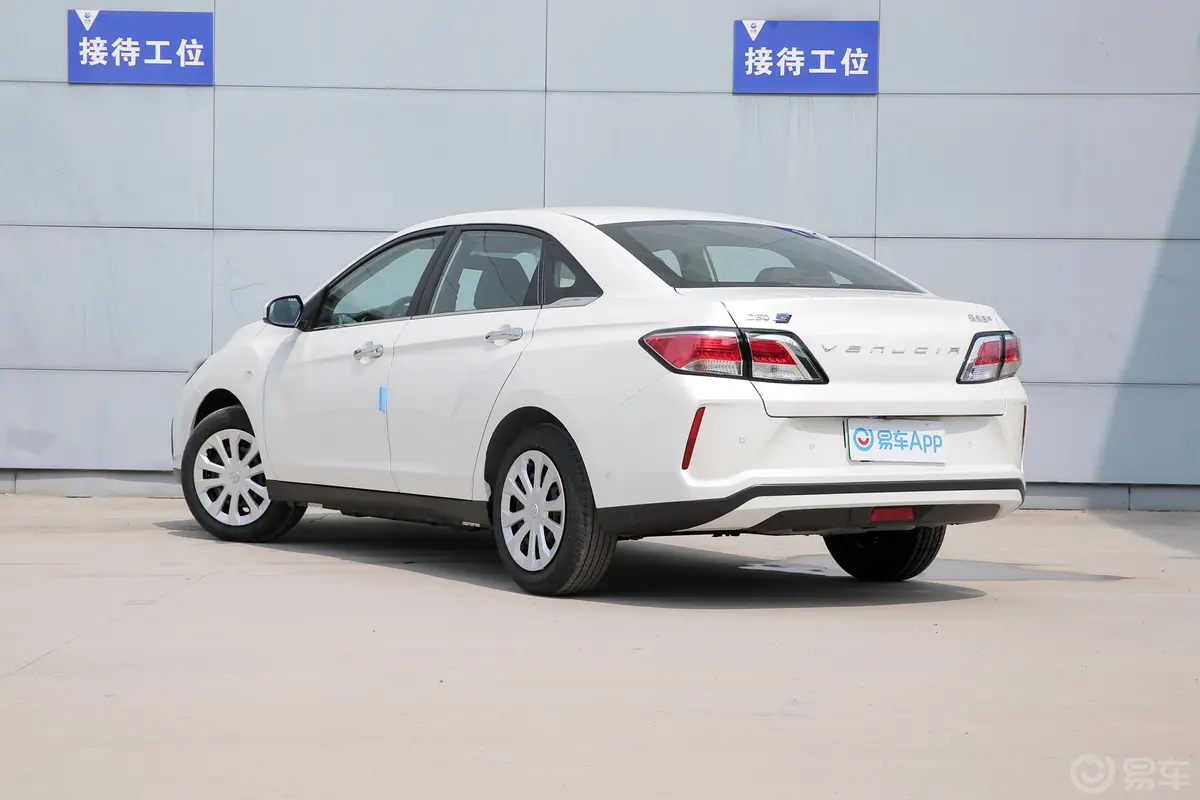 启辰D60 EV410km 标准续航 智行版侧后45度车头向左水平