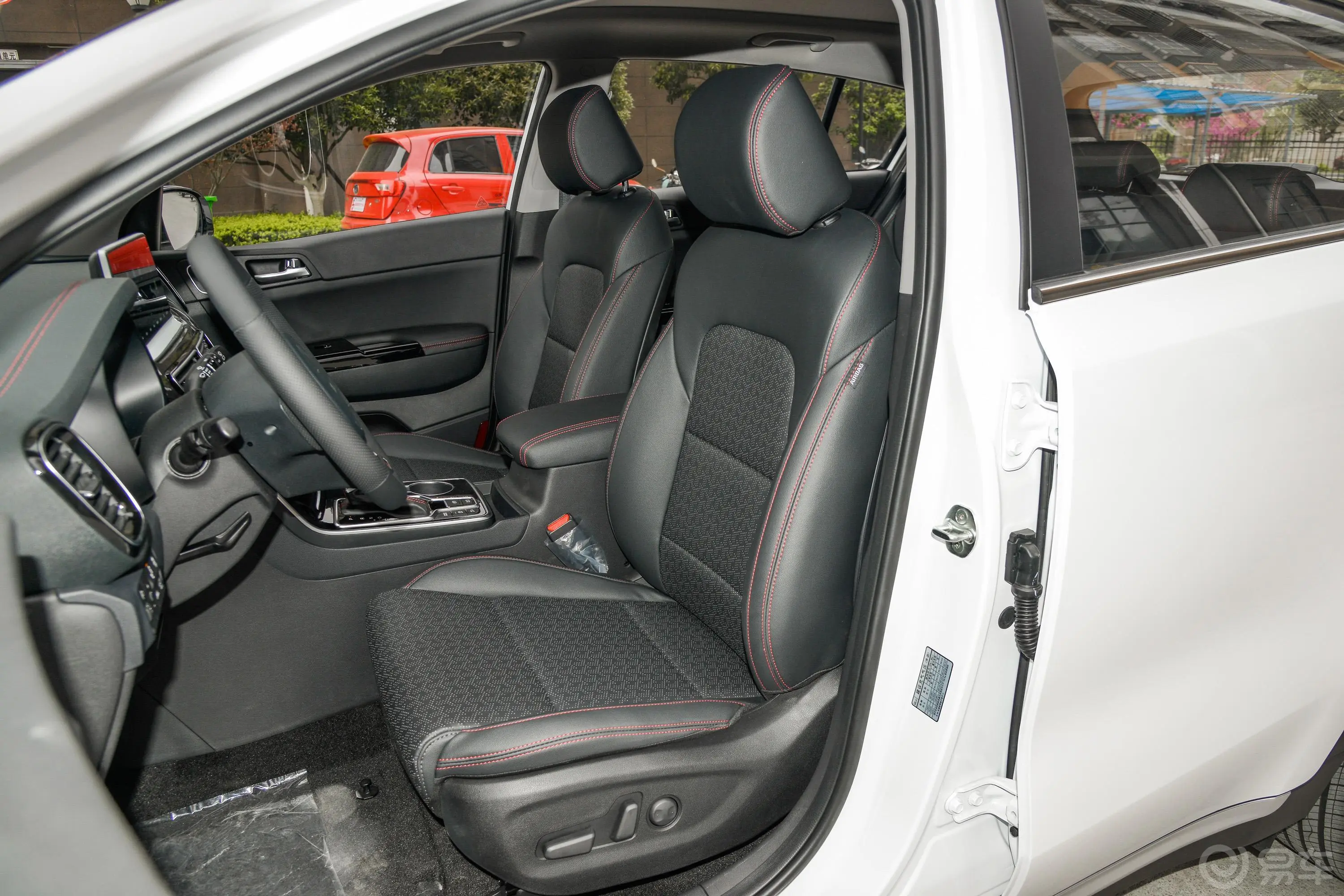 起亚KX51.6T 双离合 四驱 焕新版驾驶员座椅