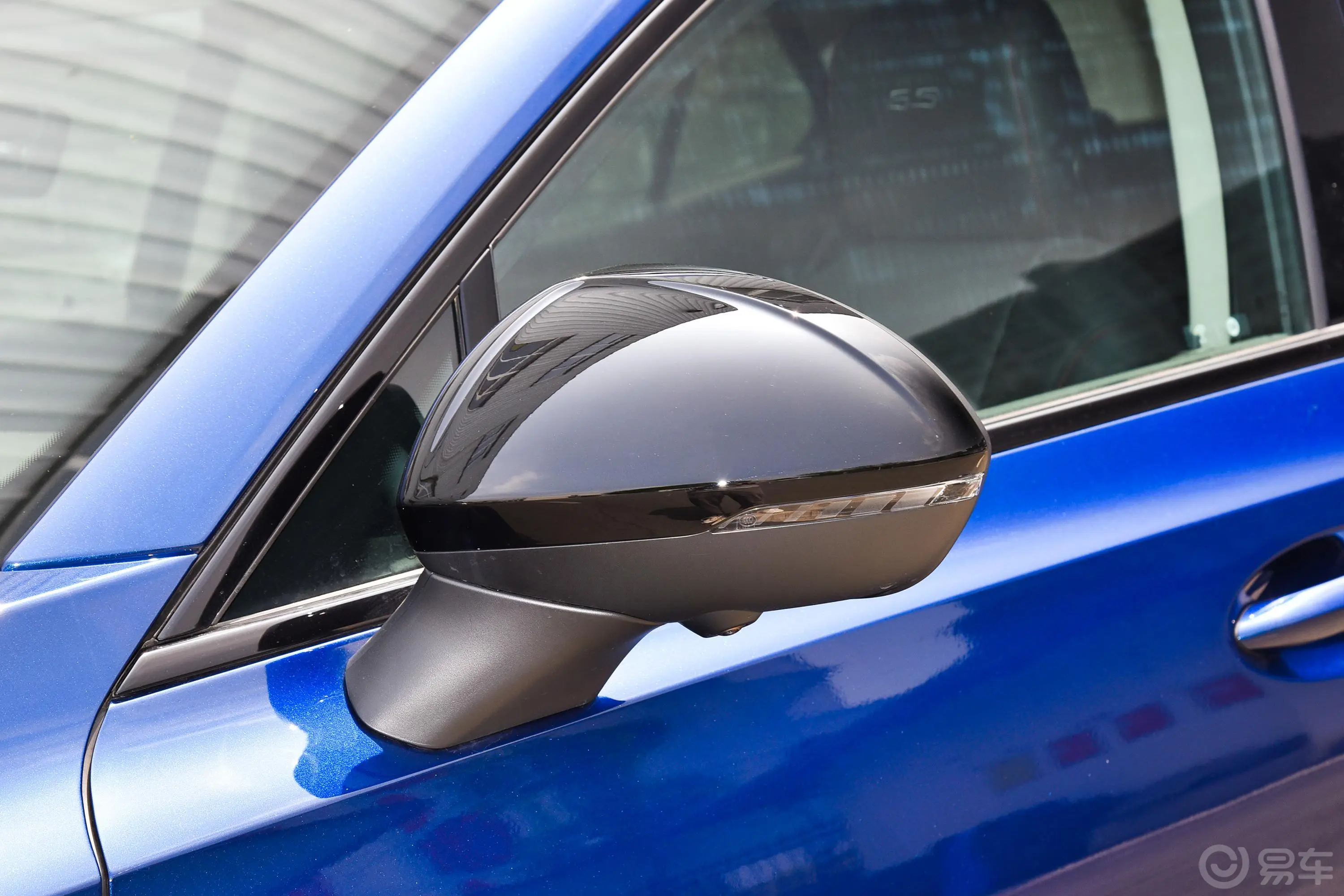 昂科威改款 昂科威S GS 两驱 智享运动型主驾驶后视镜背面