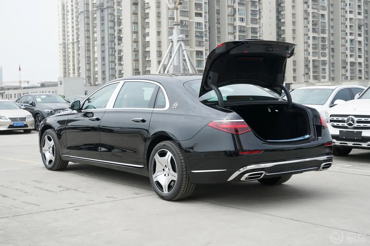 迈巴赫S级S 480 4MATIC 智臻特别版后备厢开启45度侧拍