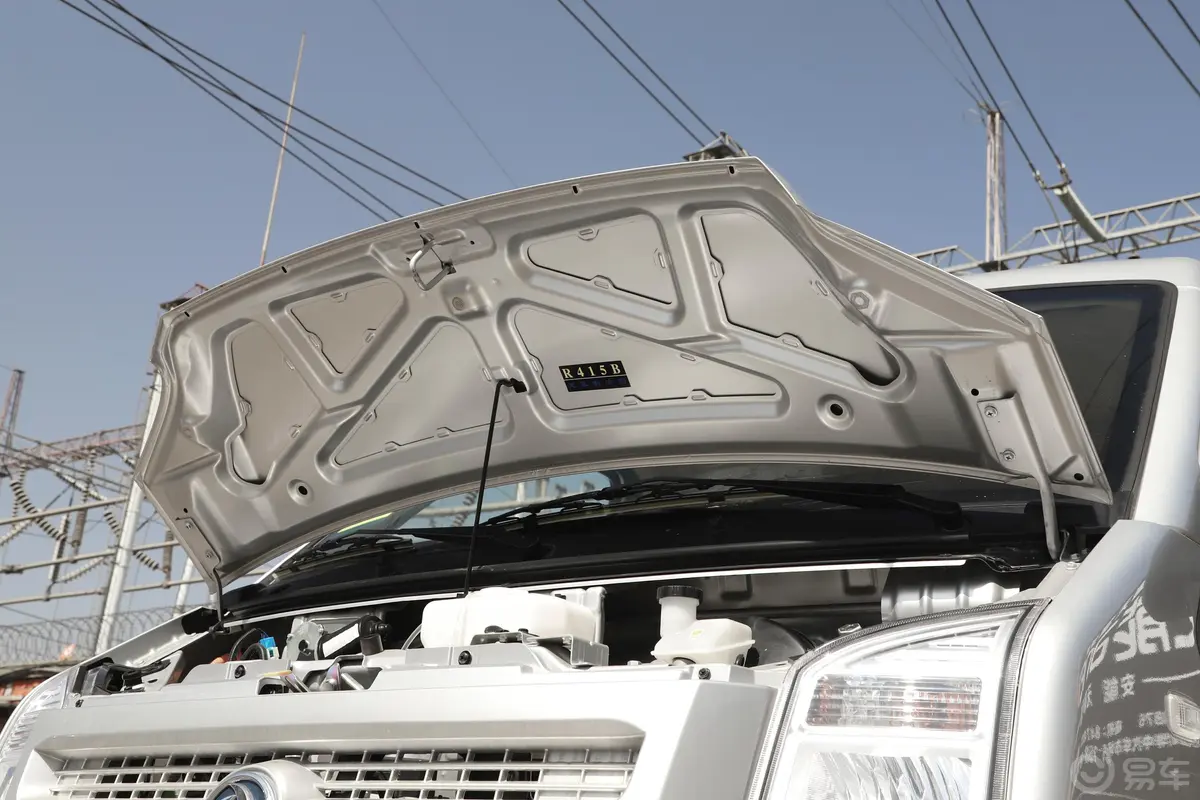 东风小康EC36标准型国轩高科电池 41.932kWh发动机舱盖内侧