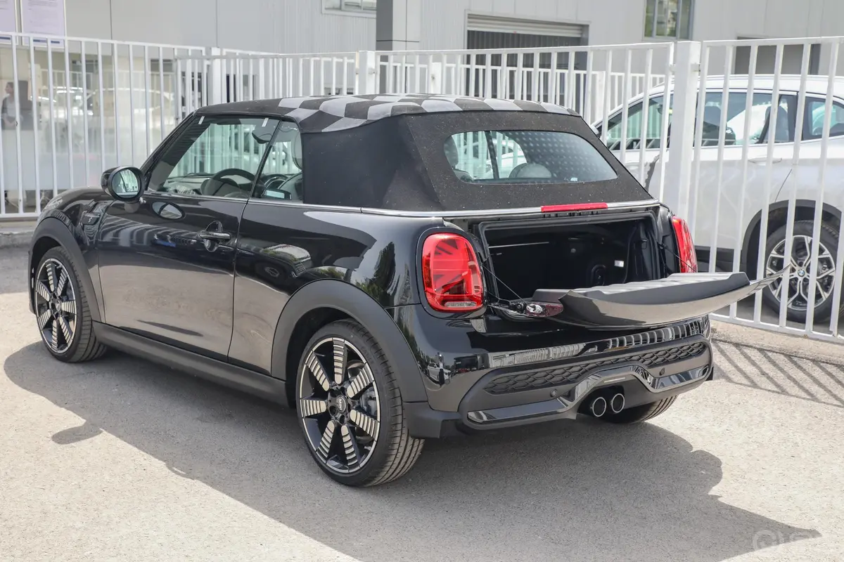 MINI CABRIO改款 2.0T COOPER S CABRIO Sidewalk后备厢开启45度侧拍