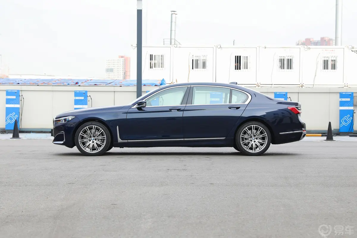 宝马7系740Li xDrive 行政型 豪华套装外观