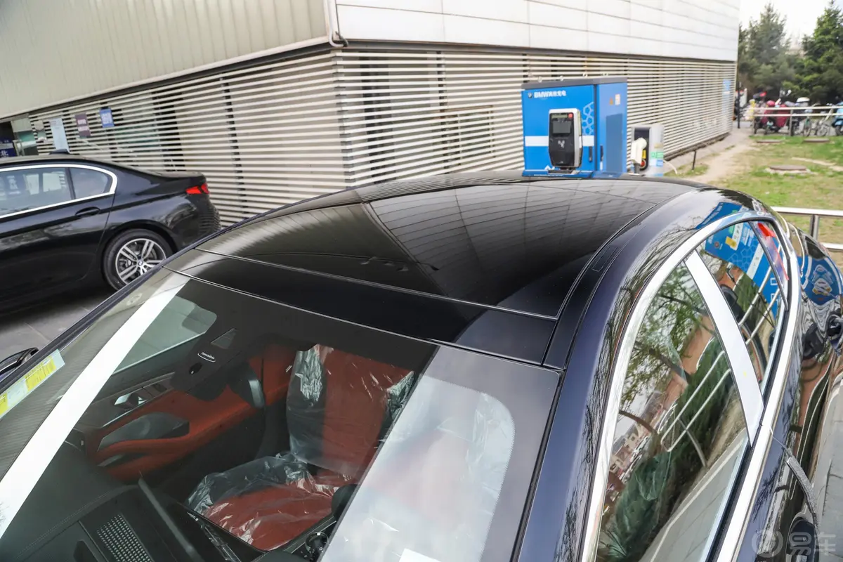 宝马8系改款 四门轿跑车 840i xDrive M运动套装天窗
