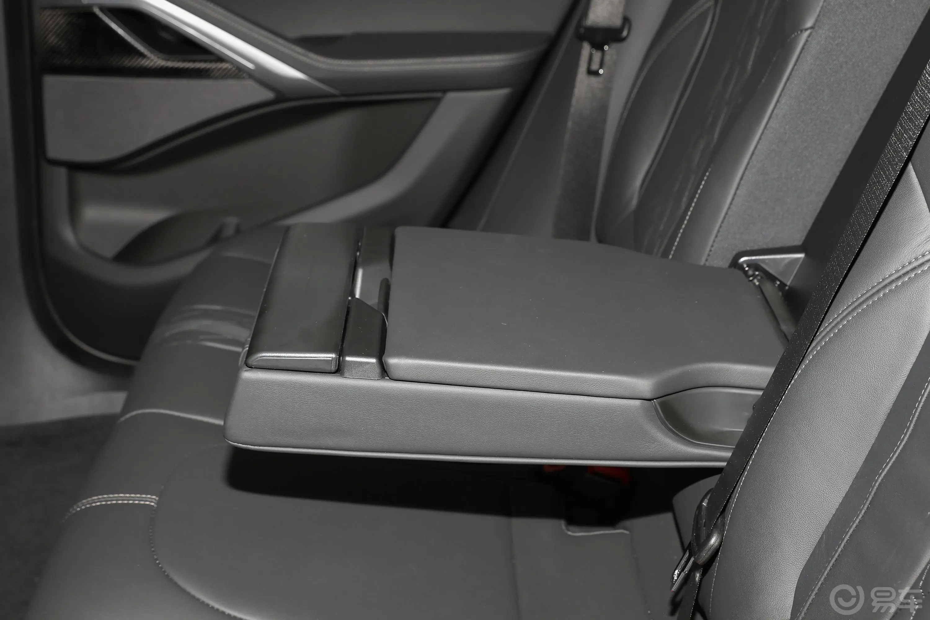 宝马X6改款 xDrive40i 尊享型 M运动套装空间