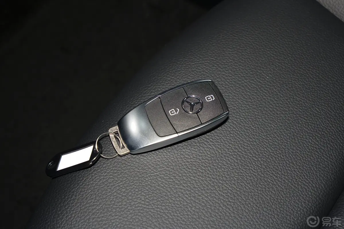 奔驰GLB改款二 GLB 200 时尚型钥匙正面