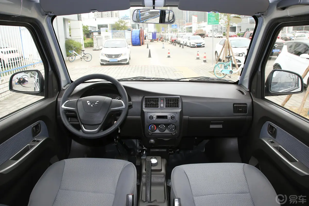 五菱荣光EV300km 客车版基本型 宁德时代 7座驾驶员座椅