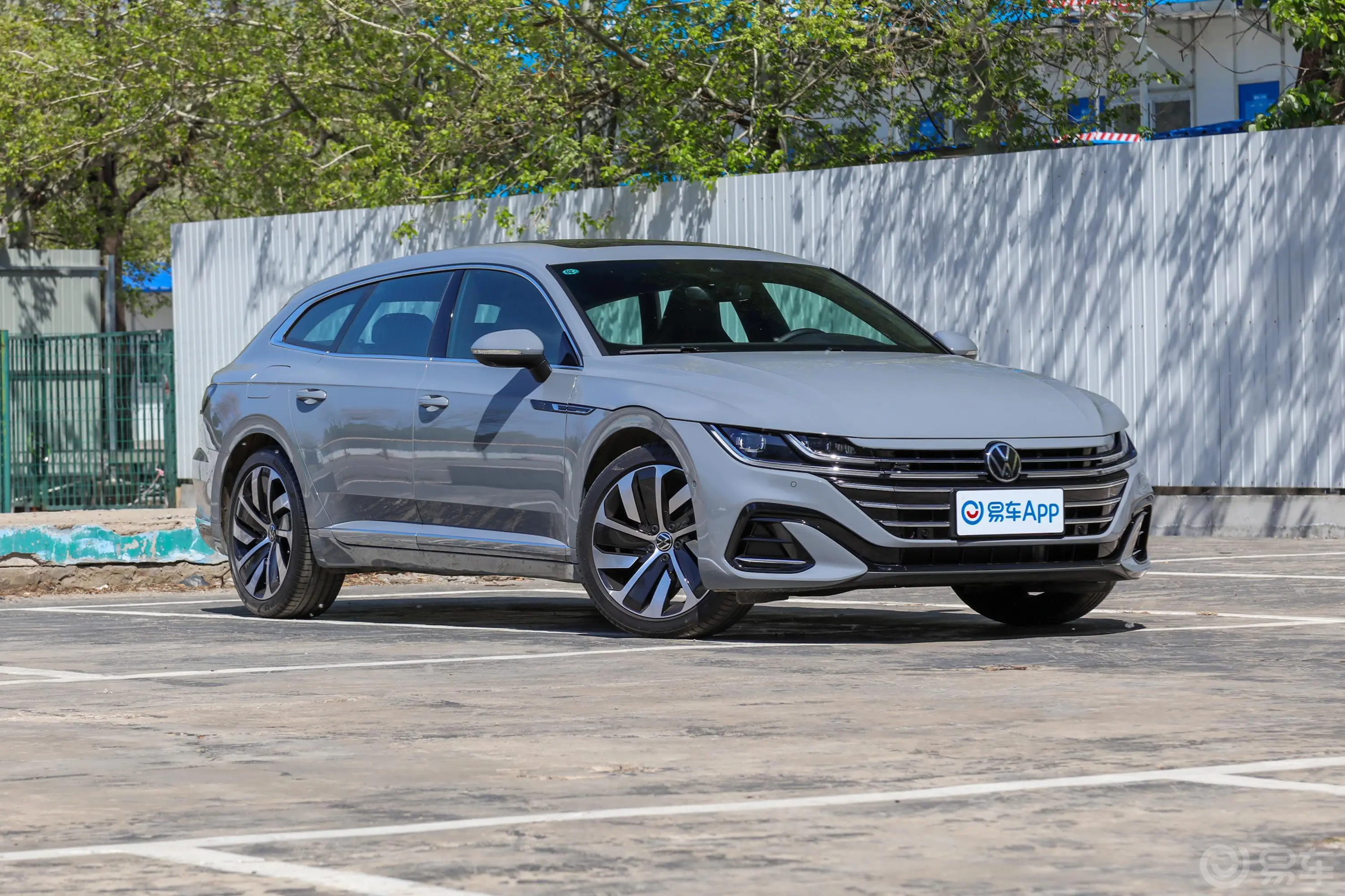 Arteon2.0T Shooting Brake R-Line侧前45度车头向右水平