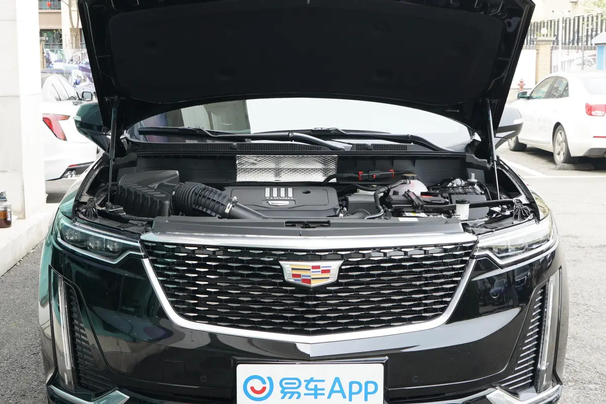 凯迪拉克XT6轻混 2.0T 四驱豪华型标准版 7座发动机舱整体