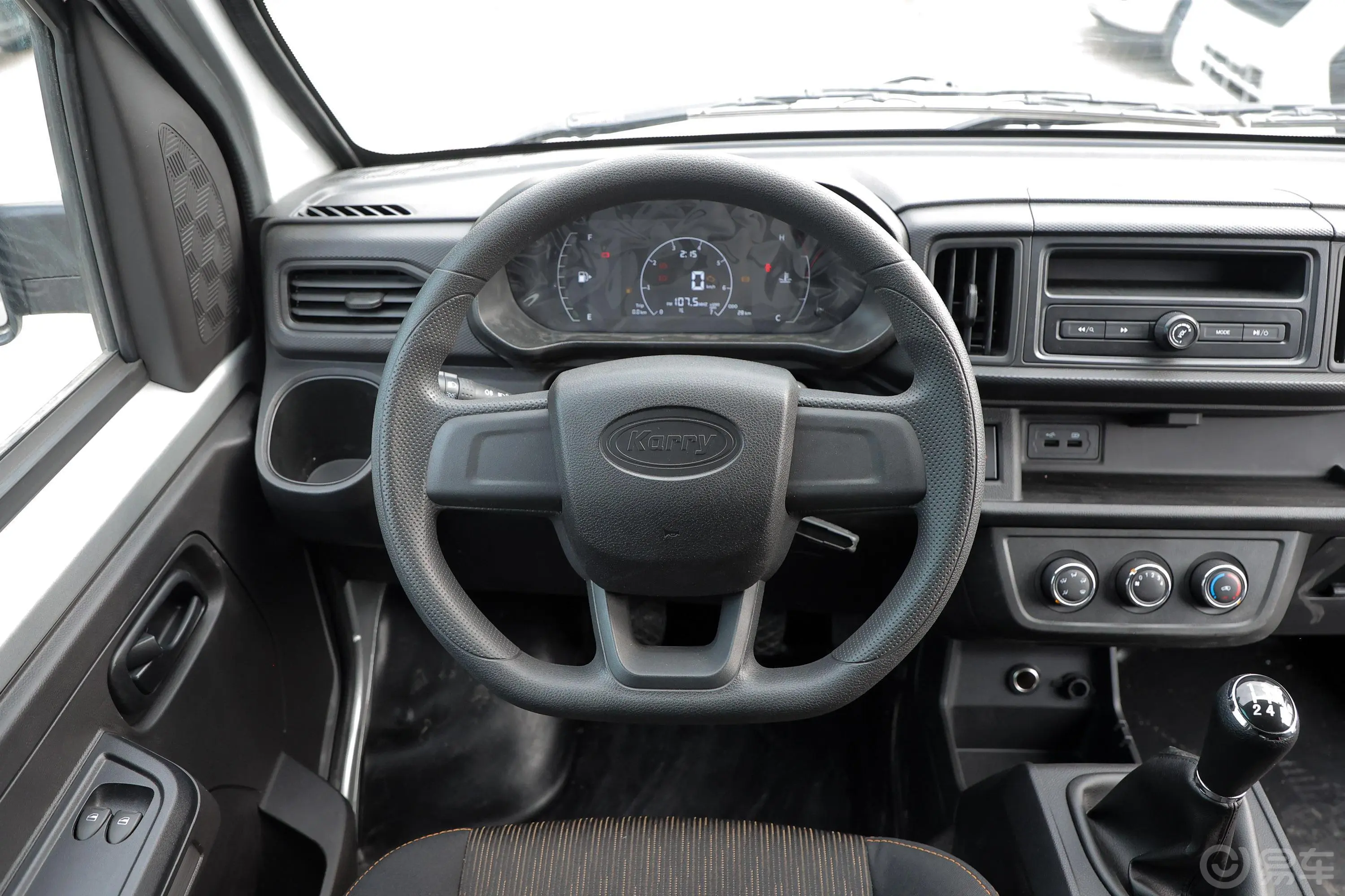 开瑞X61.6L 手动 单排舒适型箱货驾驶位区域