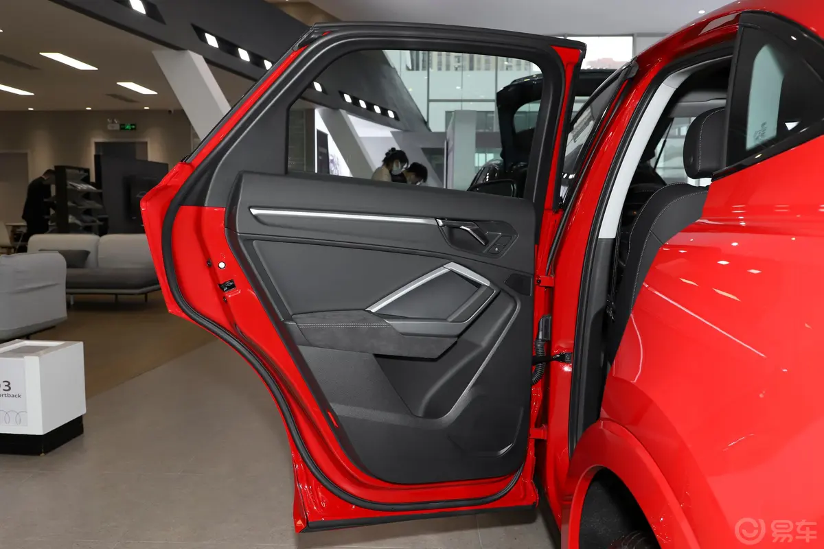 奥迪Q3 Sportback40 TFSI 时尚型空间