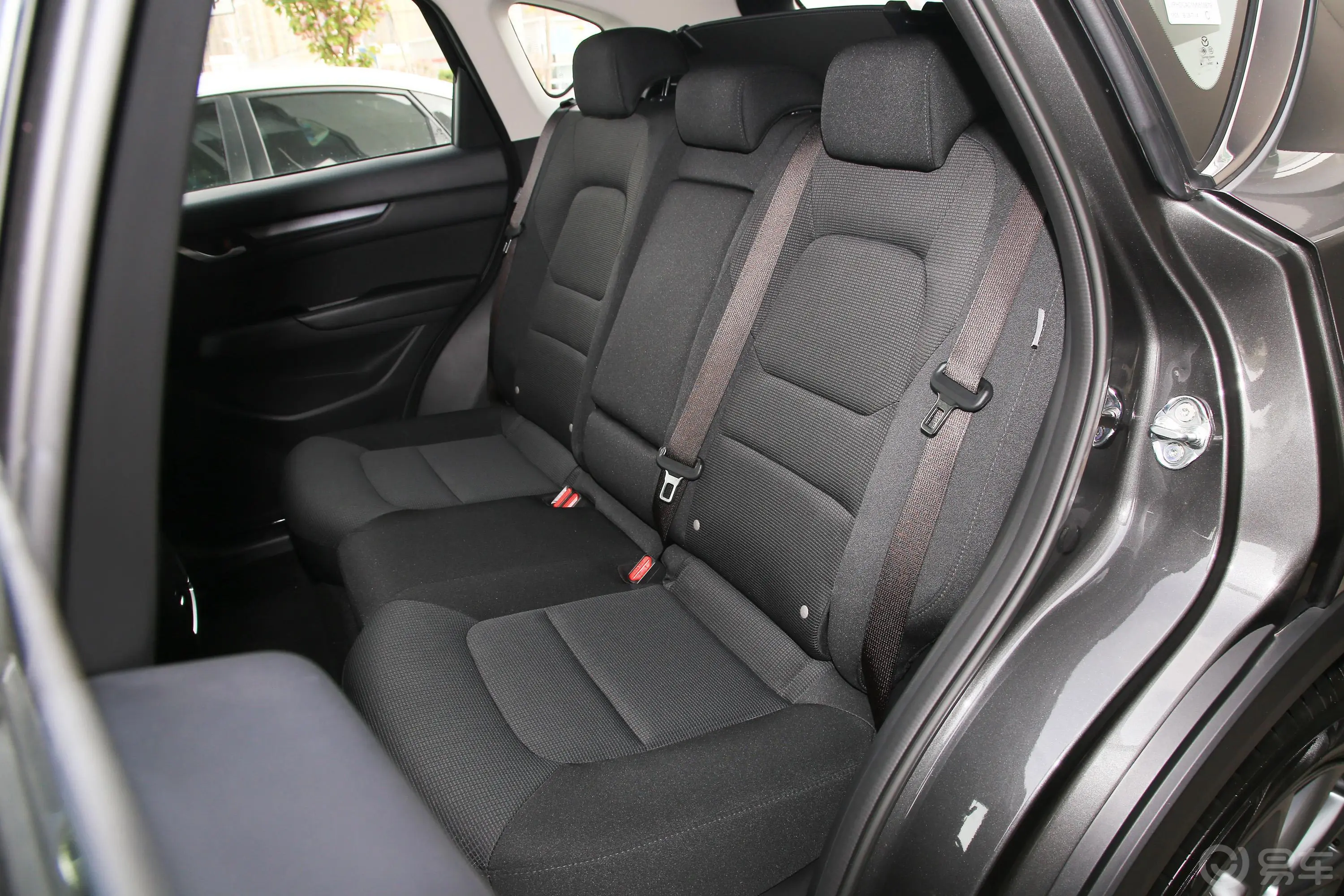 马自达CX-52.0L 两驱舒适型后备箱内座椅放倒按钮