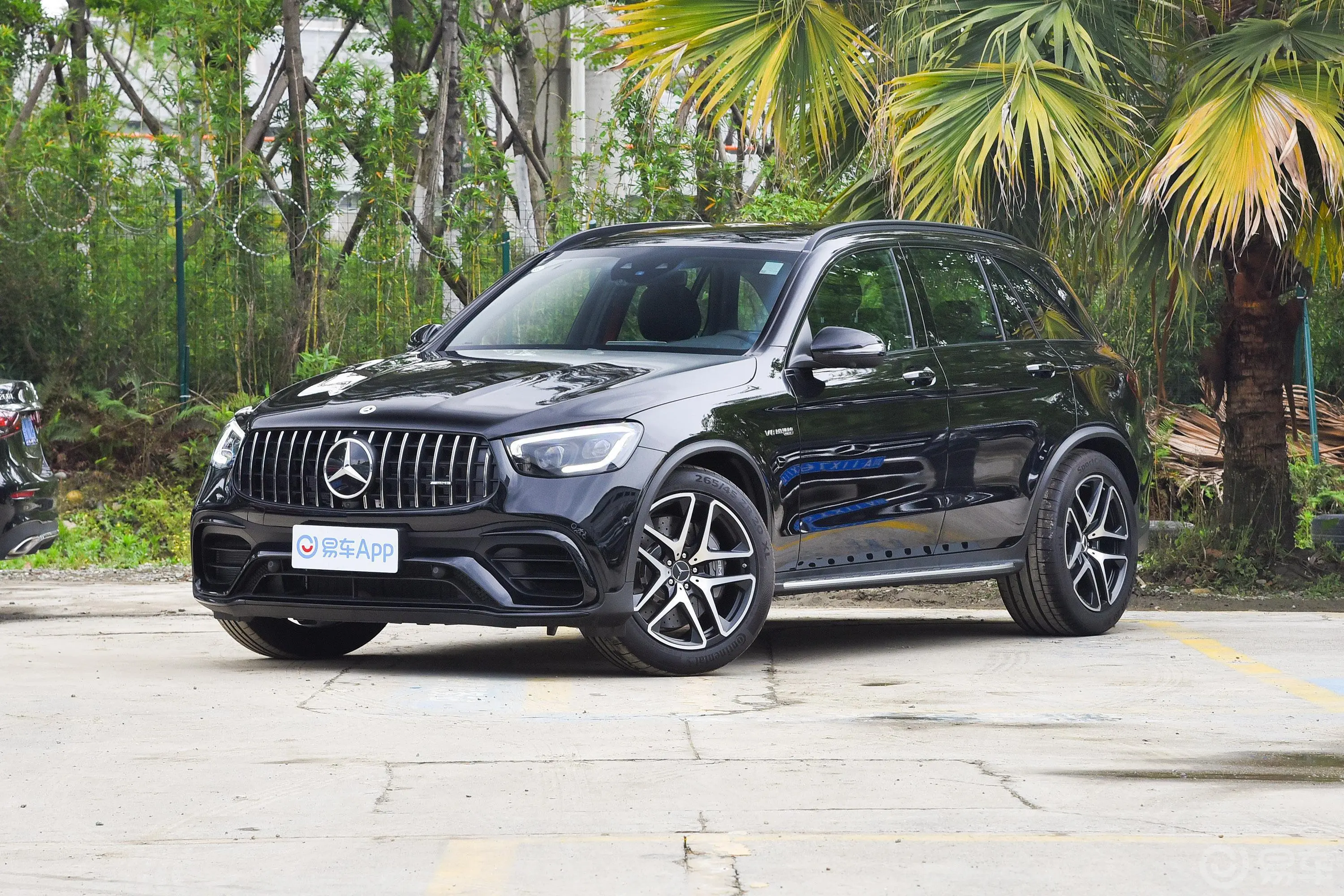 奔驰GLC AMG改款 AMG GLC 63 4MATIC+侧前45度车头向左水平