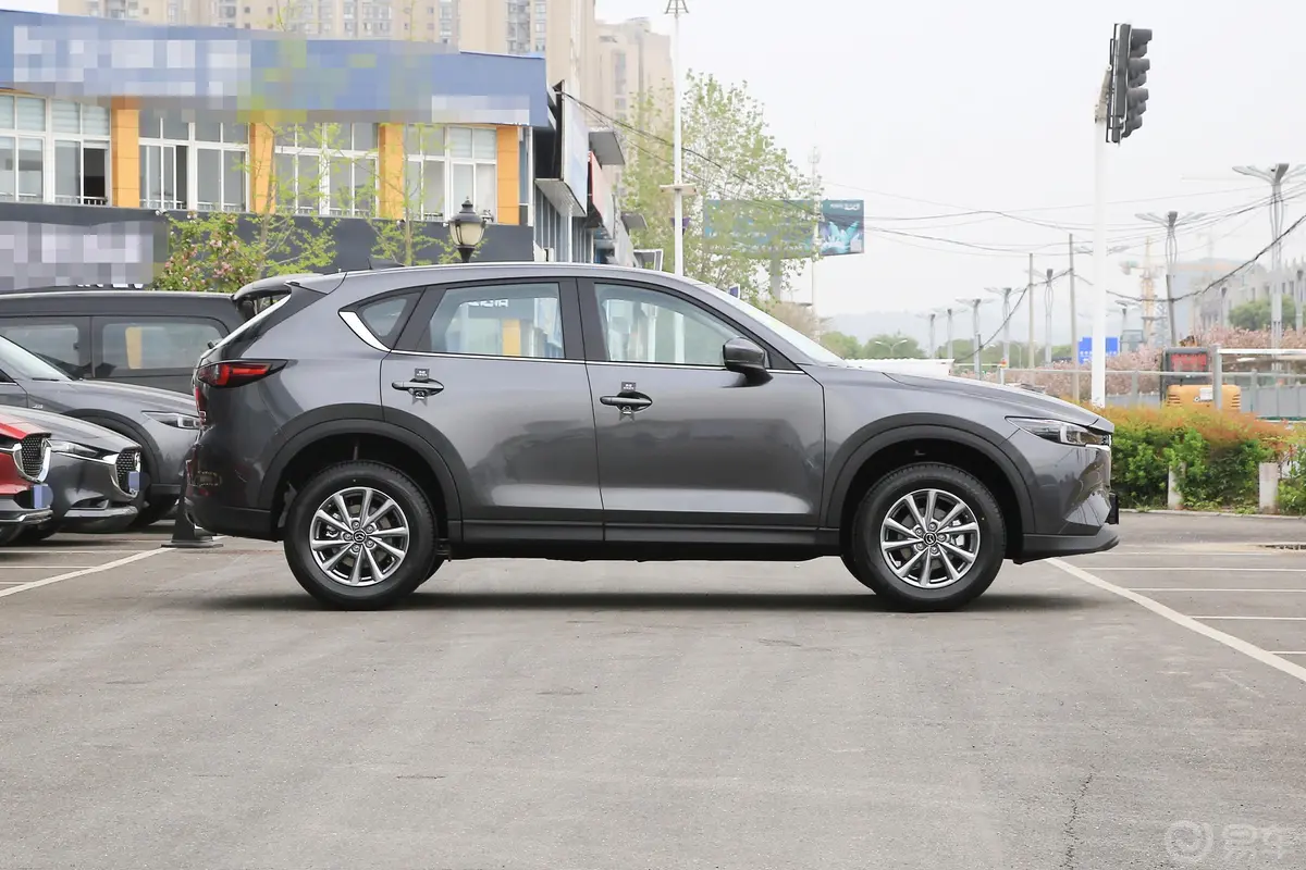 马自达CX-52.0L 两驱舒适型正侧车头向右水平