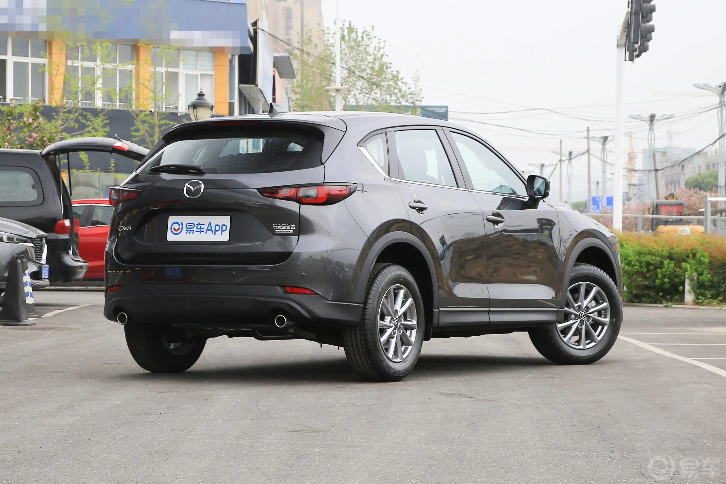 马自达CX-52.0L 两驱舒适型侧后45度车头向右水平