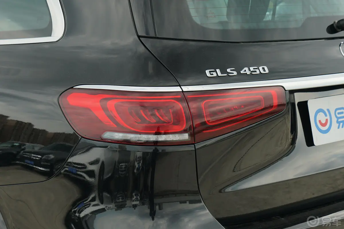 奔驰GLS改款 GLS 450 4MATIC 豪华型尾灯侧45度俯拍