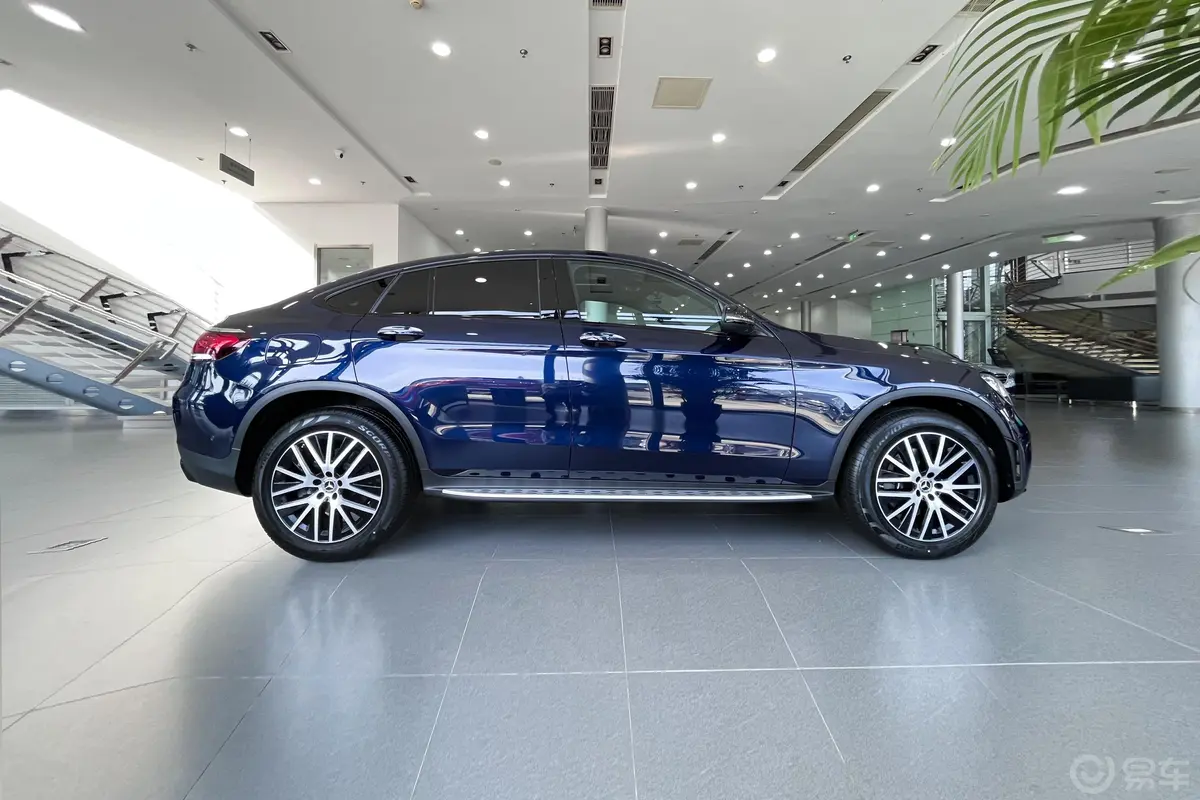 奔驰GLC轿跑改款 GLC 300 4MATIC 轿跑SUV外观