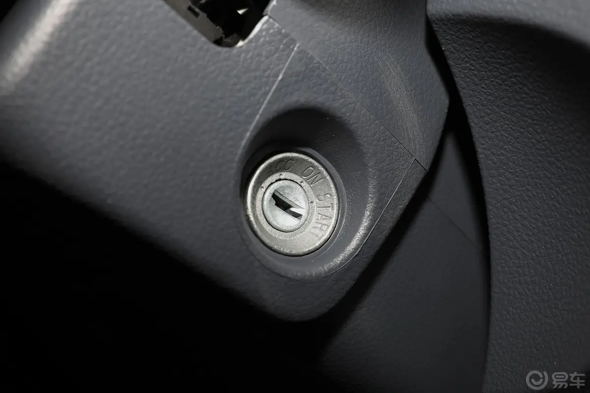 金杯T31.5L 单排豪华型钥匙孔或一键启动按键