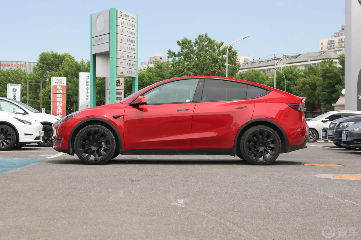 Model Y545km 后轮驱动版外观