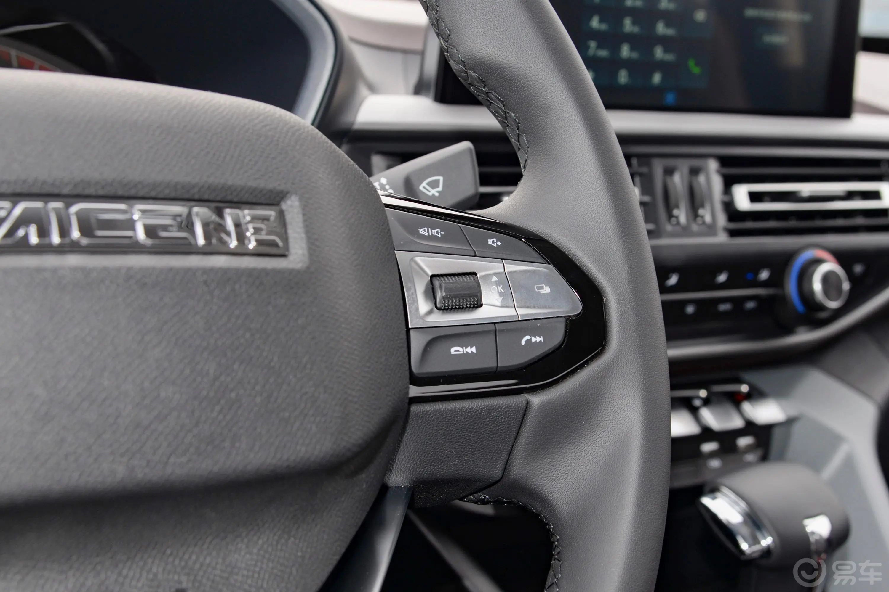 凯程F702.4T 手自一体 两驱 标轴 豪华版 汽油右侧方向盘功能按键