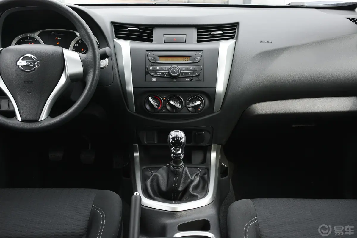纳瓦拉改款 2.5L 手动两驱舒适型中控台整体