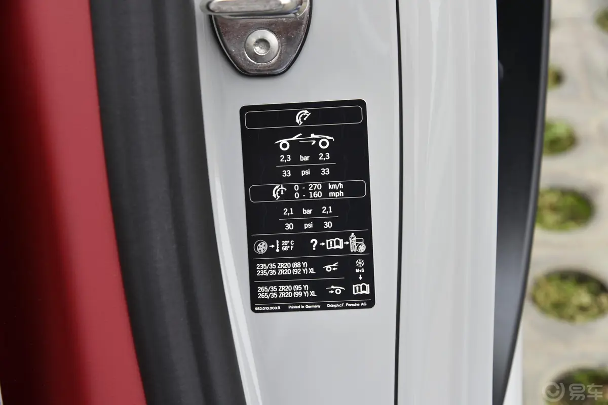 保时捷718Boxster S 2.5T胎压信息铭牌