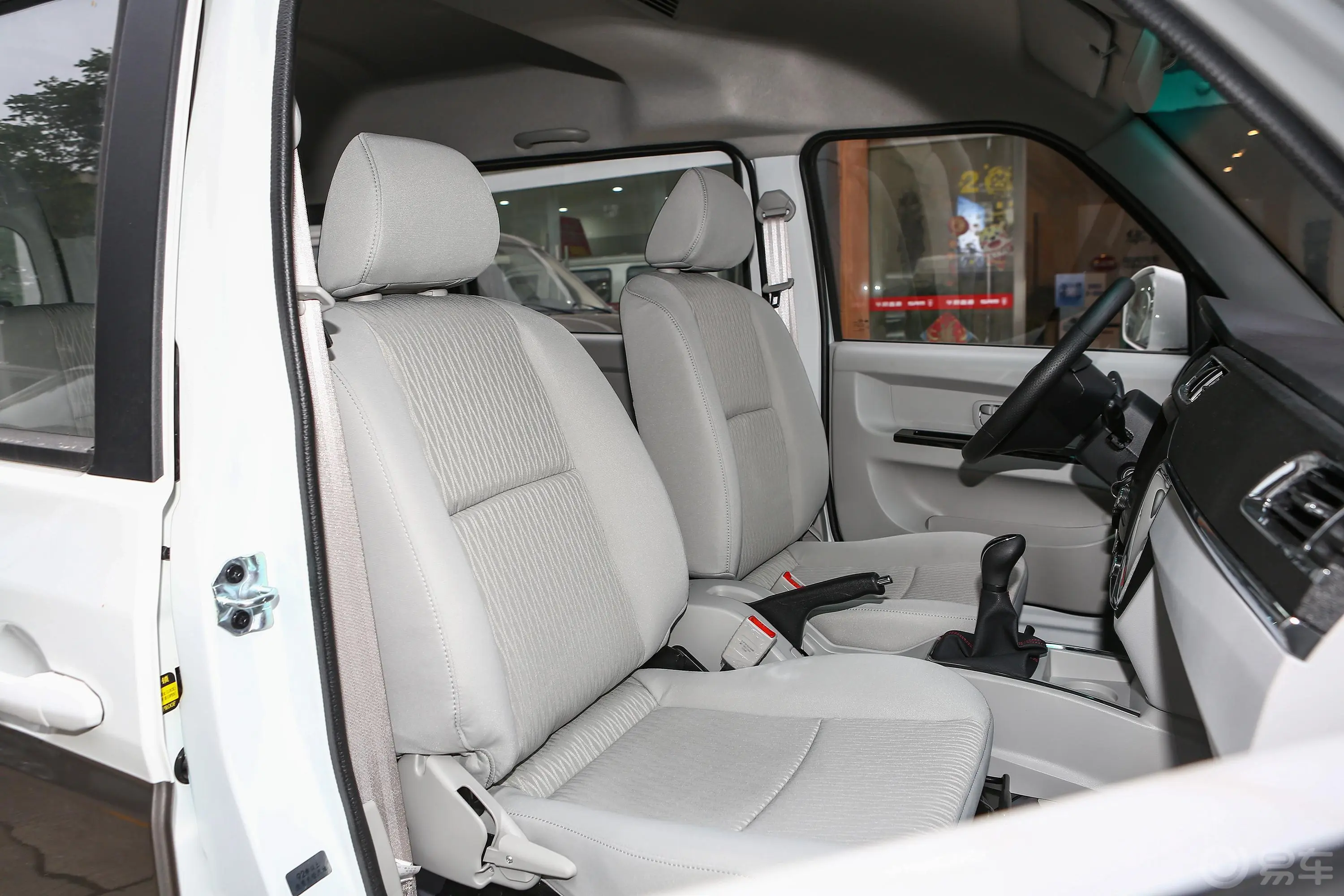 金杯新海狮X30L客车 1.5L 豪华中央空调版 6座副驾驶座椅