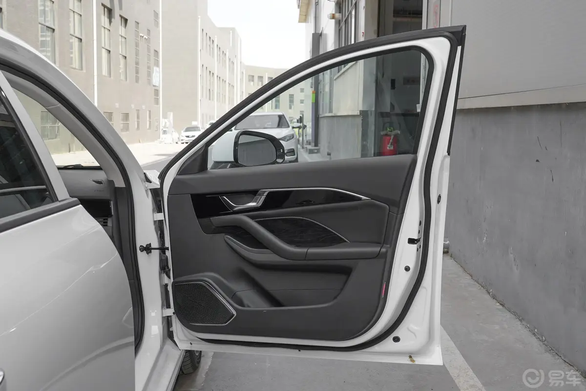 奔腾B70第三代 2.0T 自动驭享型副驾驶员车门