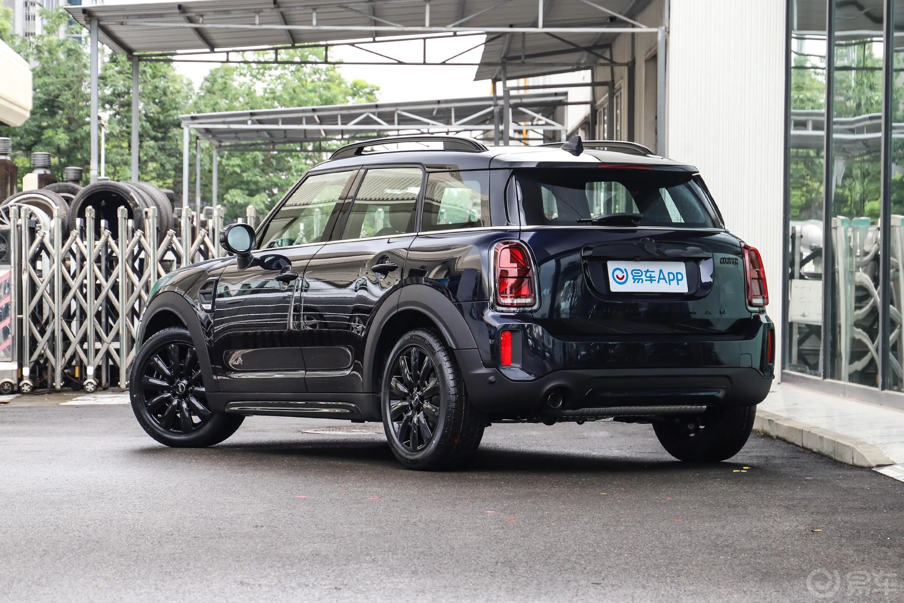 MINI COUNTRYMAN1.5T COOPER ALL4 黑标特别版侧后45度车头向左水平