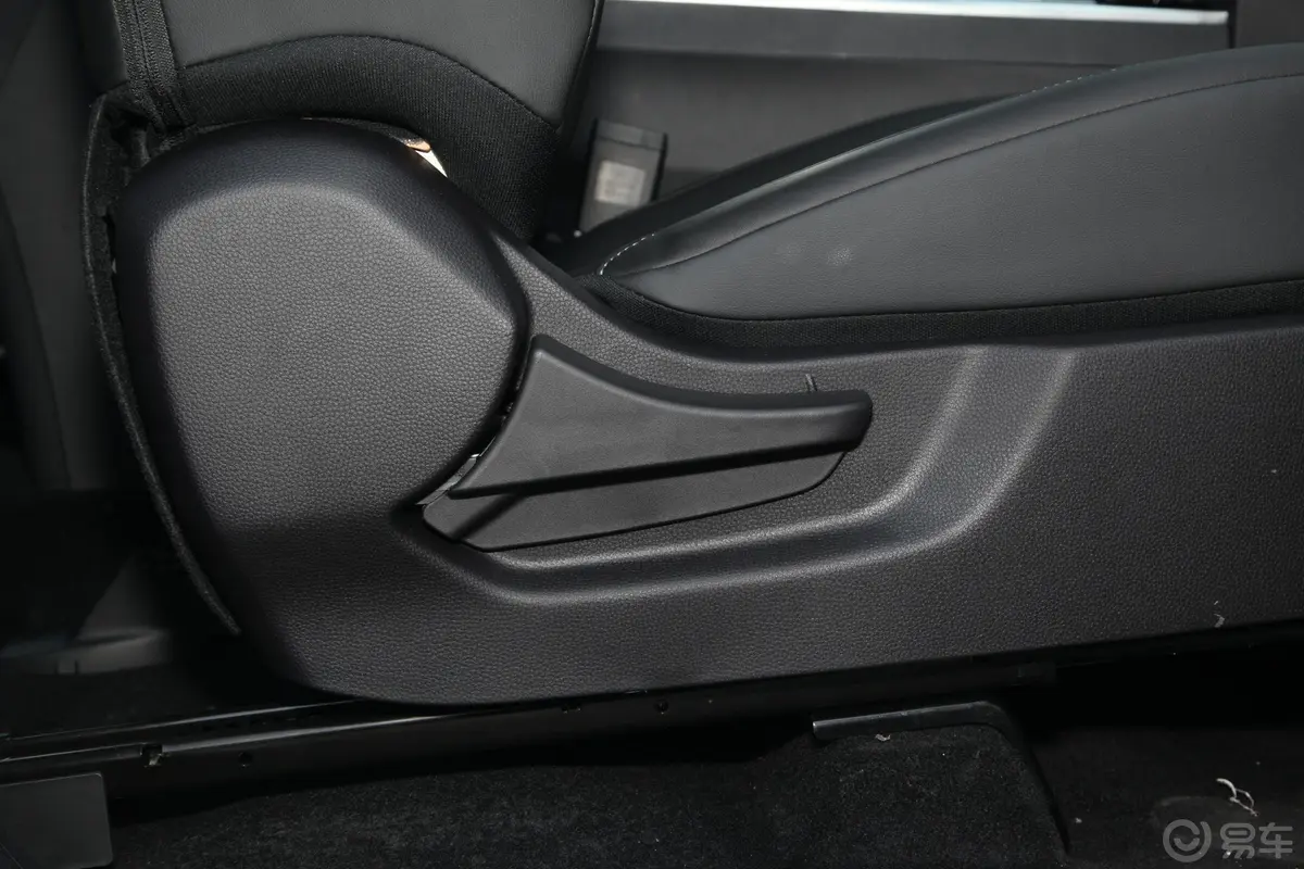 铃拓2.0T 自动 四驱 领耀版 汽油副驾座椅调节