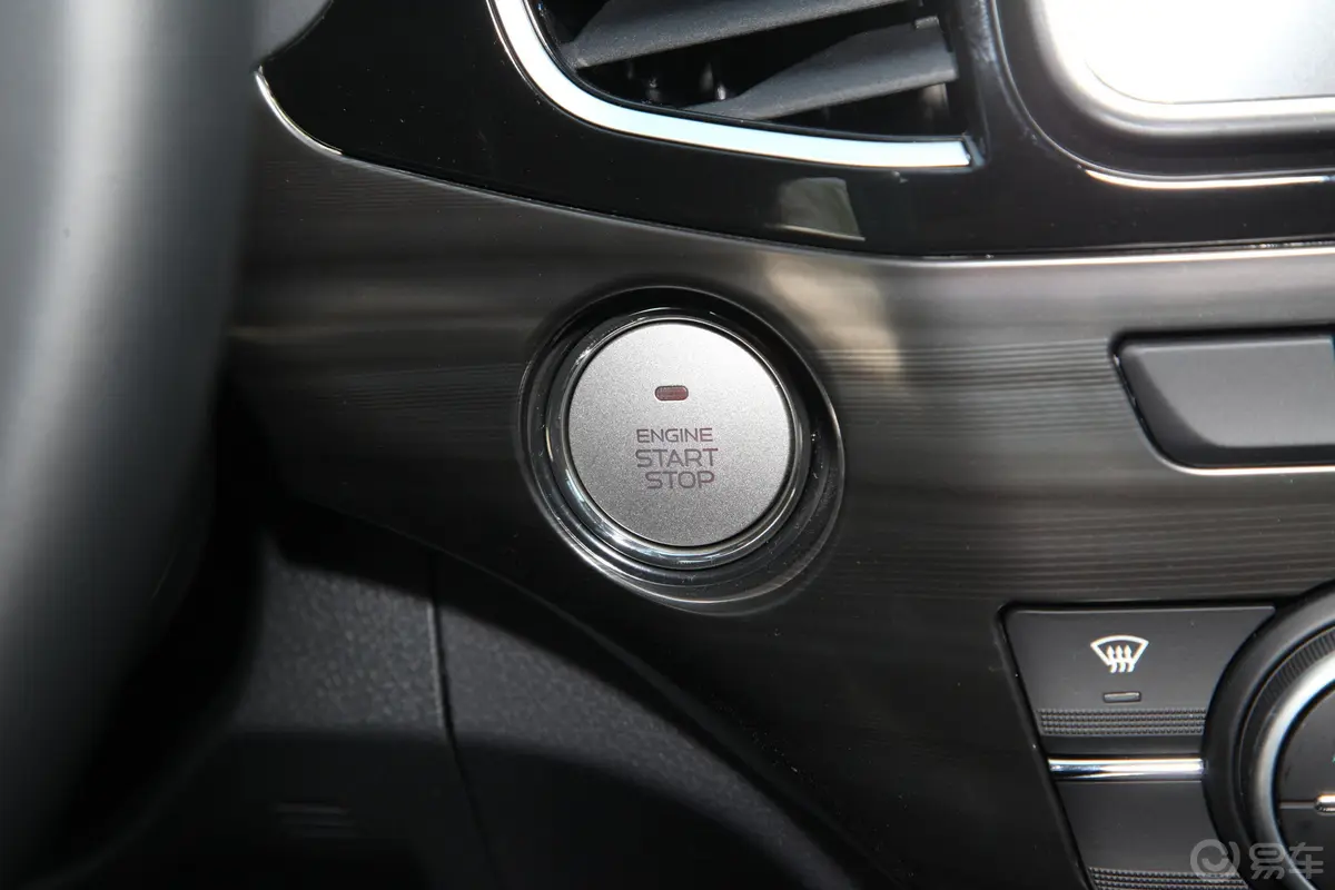 铃拓2.0T 自动 四驱 领耀版 汽油钥匙孔或一键启动按键