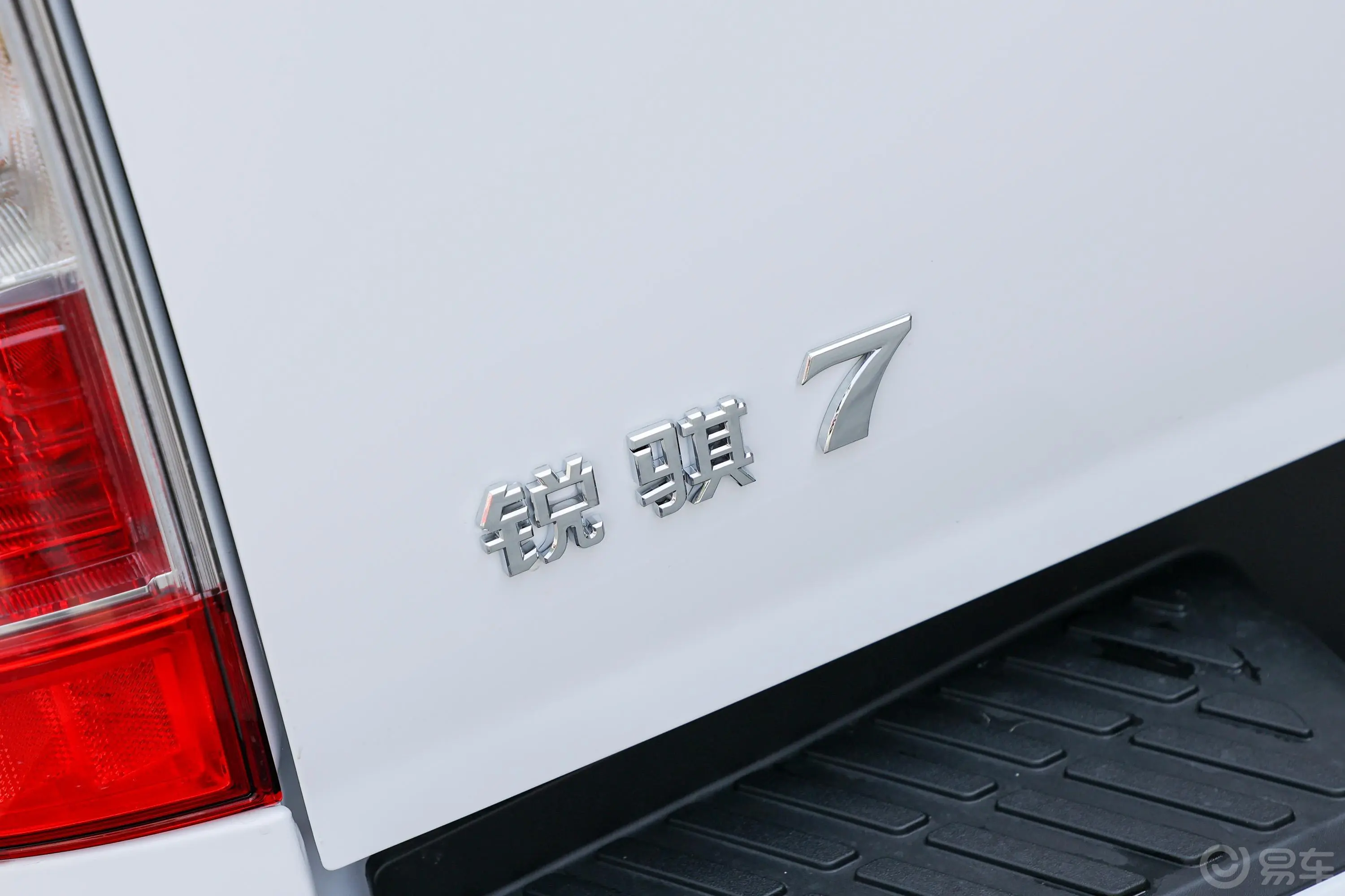 锐骐72.3T 自动四驱平底长货箱标准型 柴油外观细节