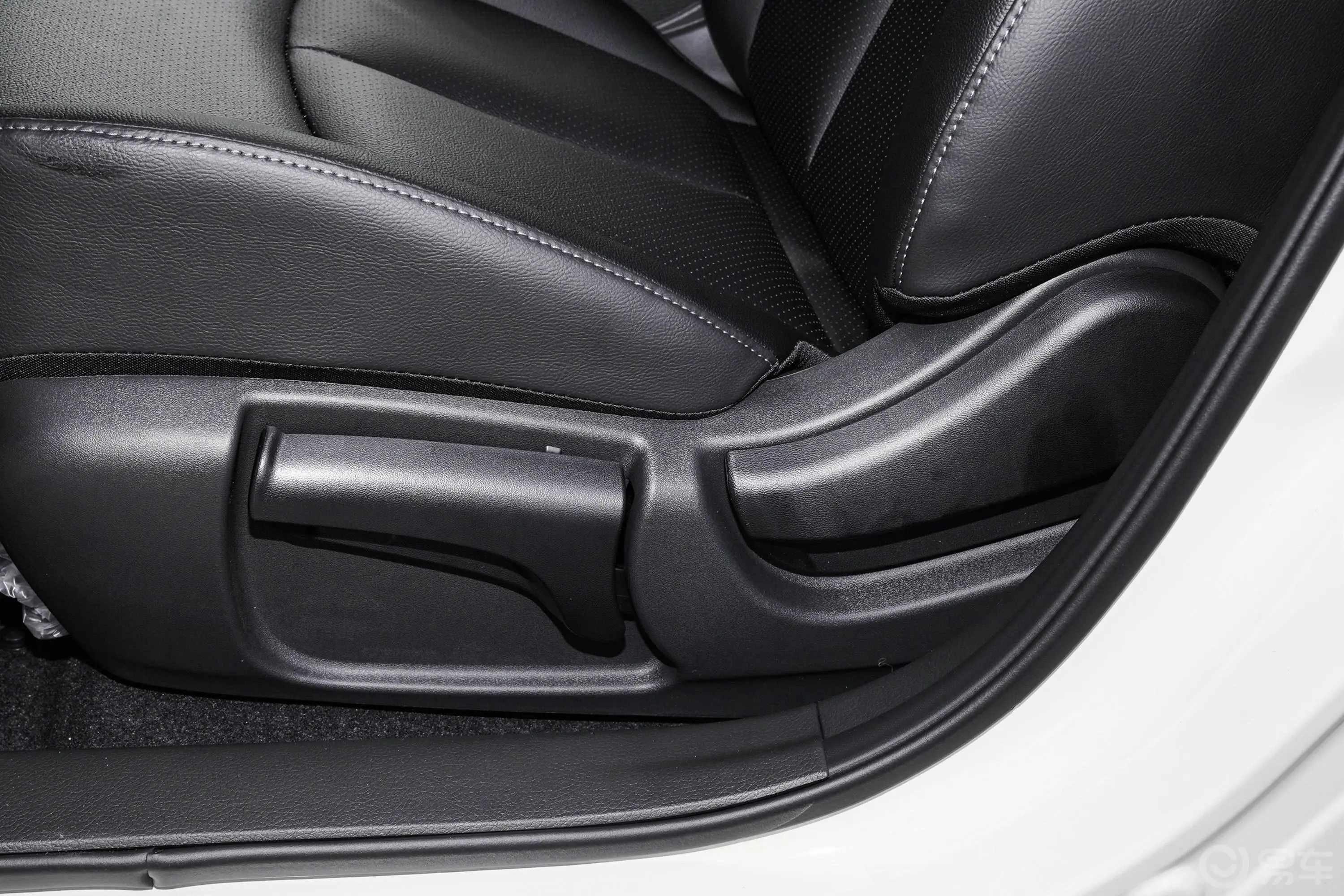 轩逸经典 1.6L XE专享版主驾座椅调节