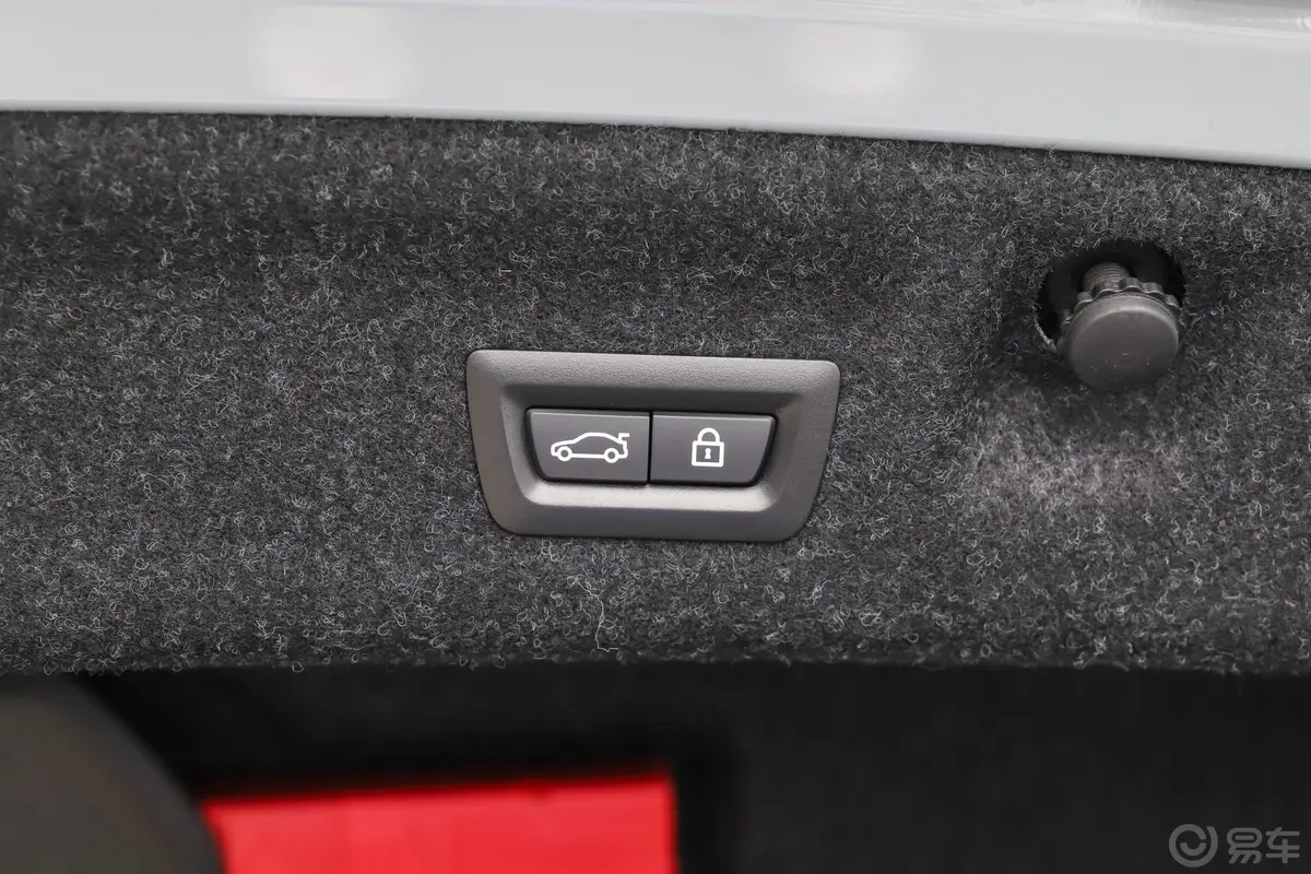 宝马4系改款 双门轿跑车 425i M运动曜夜套装电动尾门按键（手动扶手）