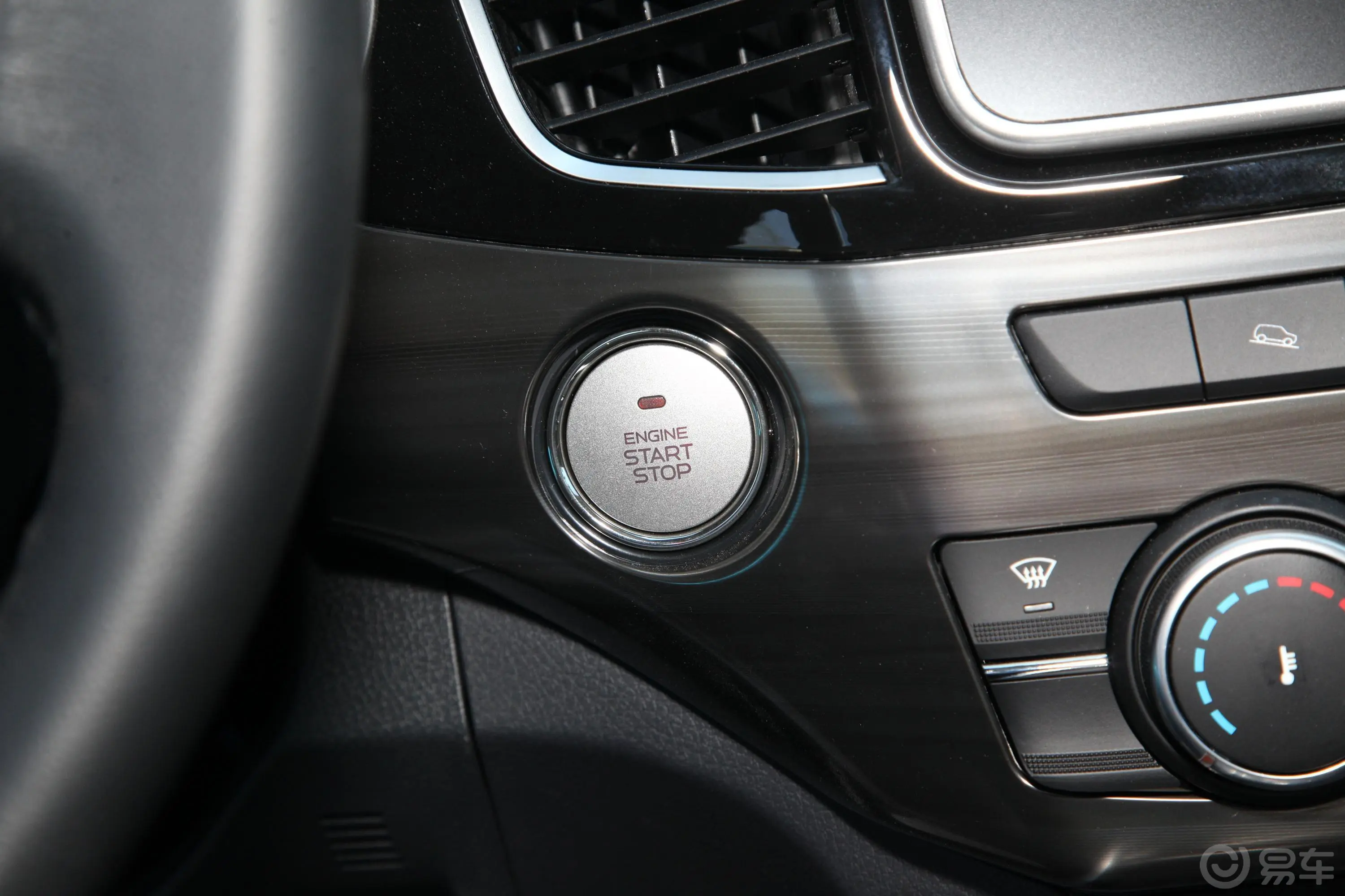 铃拓2.0T 自动 四驱 领尚版 汽油钥匙孔或一键启动按键