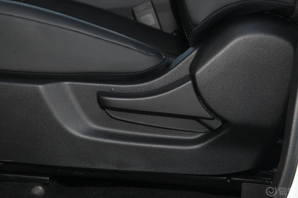 铃拓2.0T 自动 四驱 领尚版 汽油主驾座椅调节