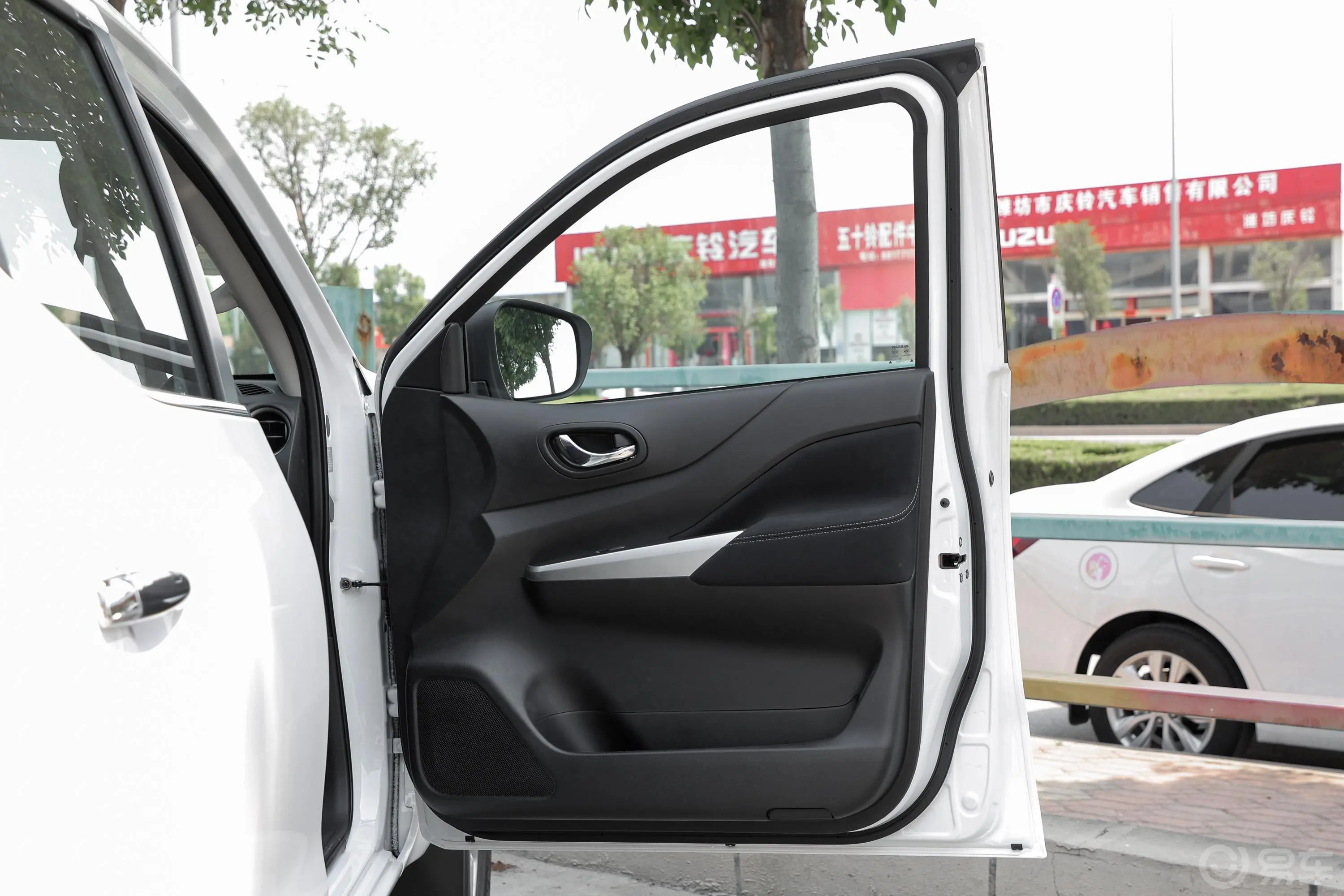 纳瓦拉改款 2.5L 手动两驱尊享型副驾驶员车门