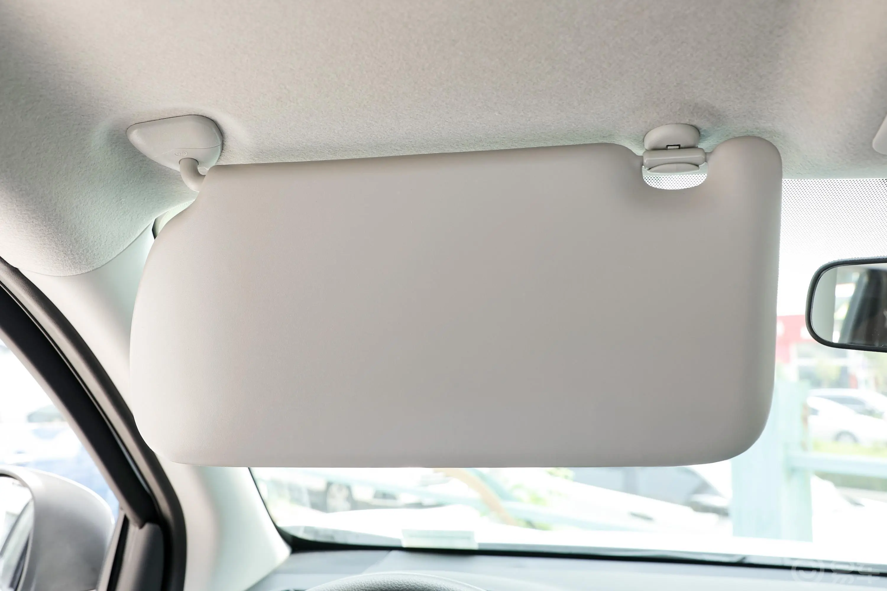 纳瓦拉改款 2.5L 手动两驱尊享型驾驶位遮阳板
