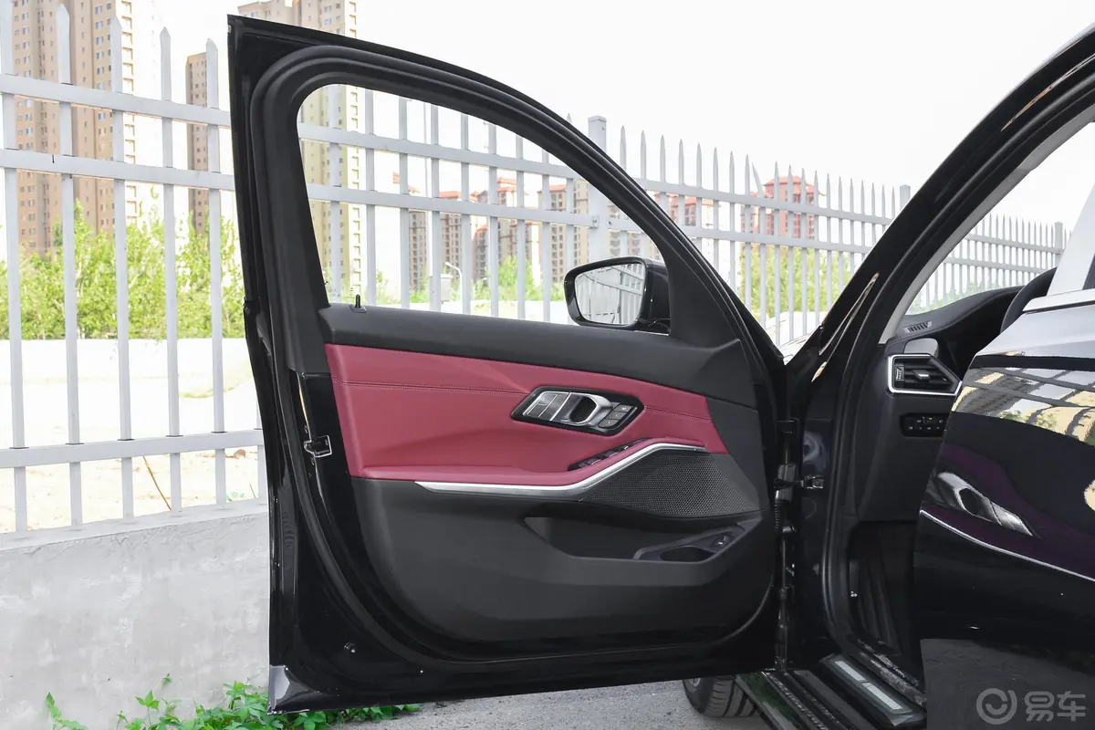 宝马3系改款 325Li xDrive M运动套装驾驶员侧前车门