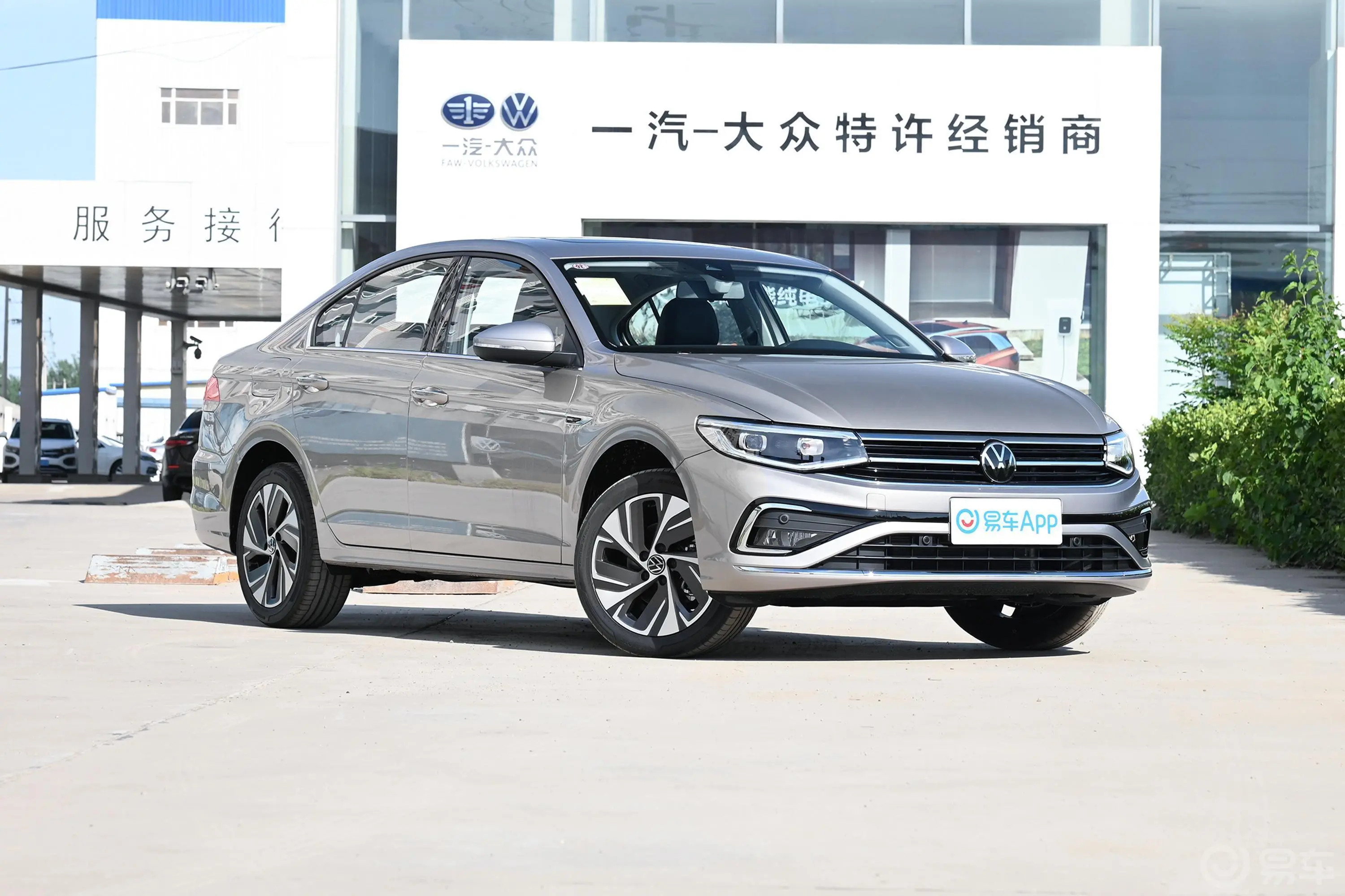 宝来280TSI 双离合尊行版侧前45度车头向右水平