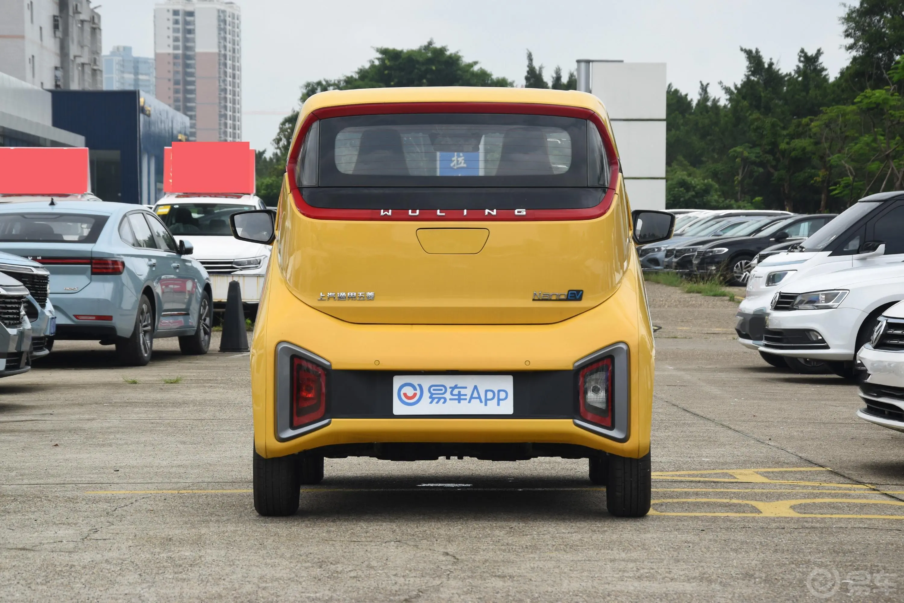 五菱NanoEV305km 热爱款正后水平