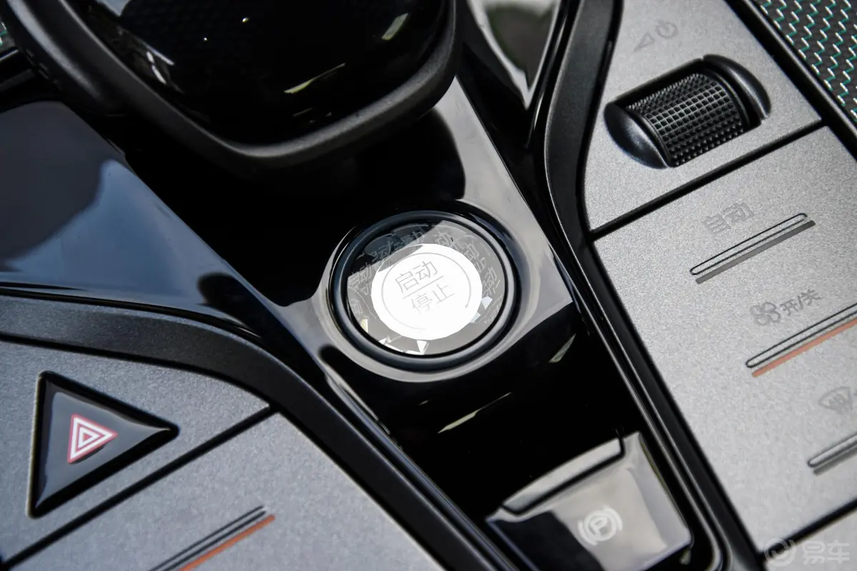 汉EV 610km 四驱千山翠限量版钥匙孔或一键启动按键