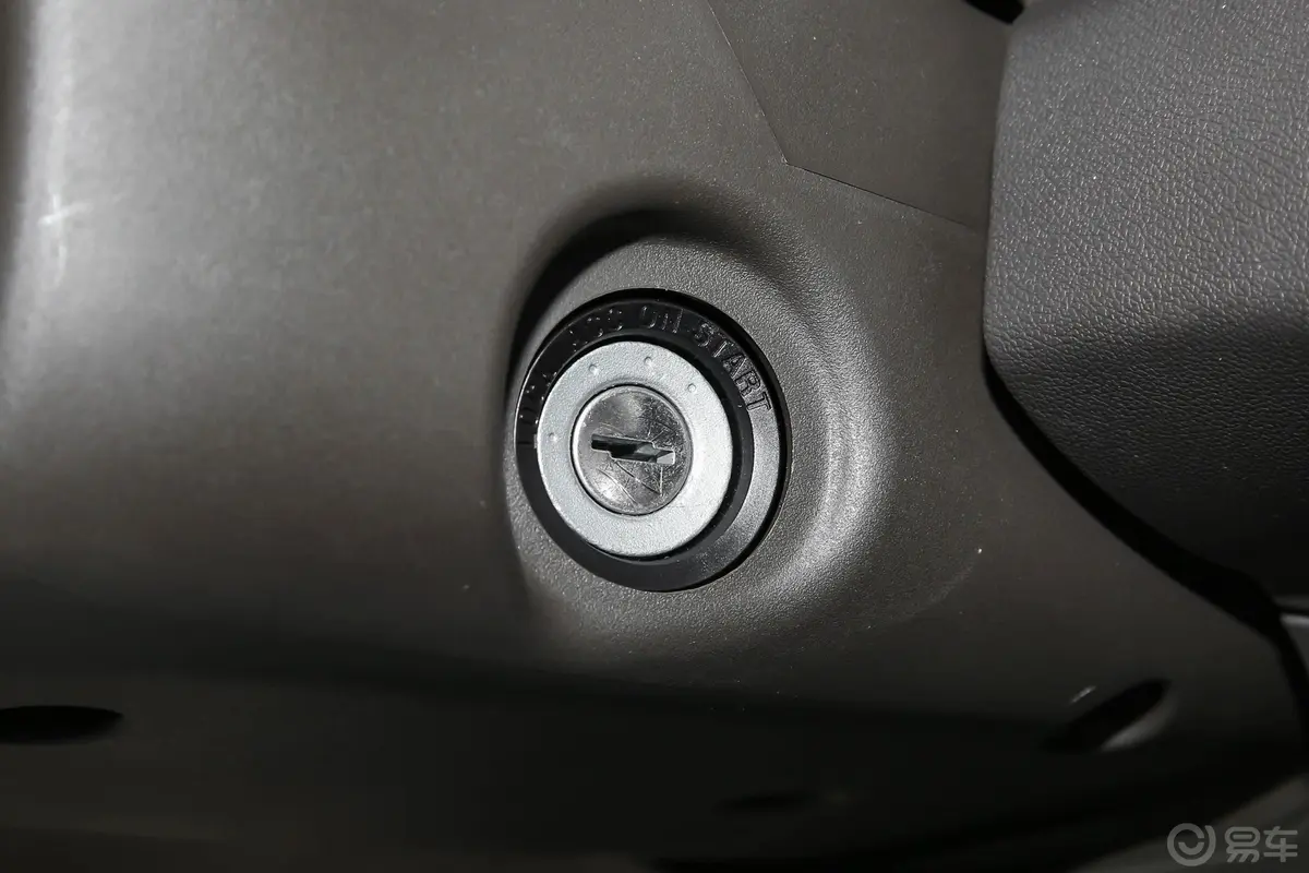瑞驰新能源EC71纯电动载货车钥匙孔或一键启动按键