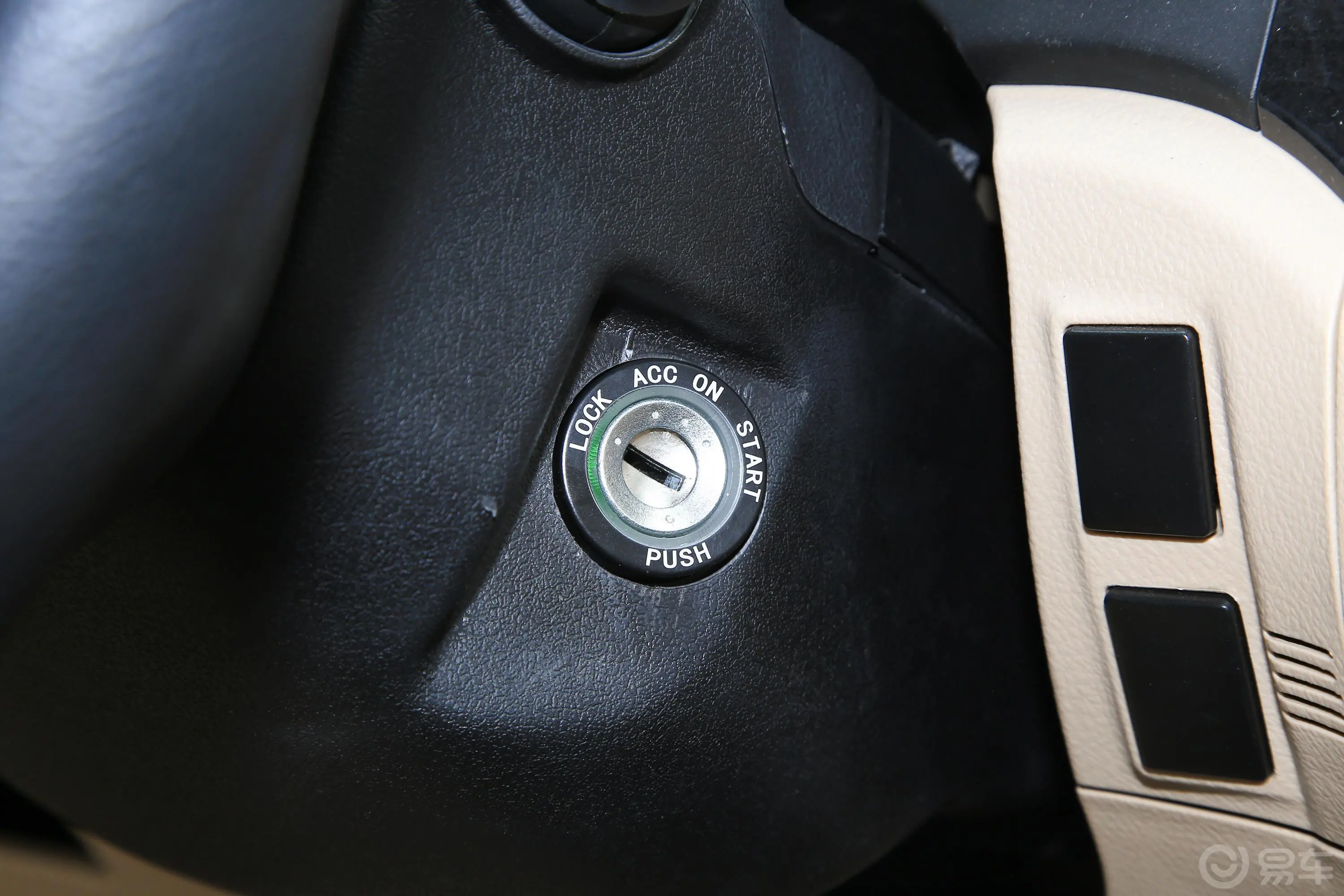 九龙艾菲2.0L 手动 标准型钥匙孔或一键启动按键