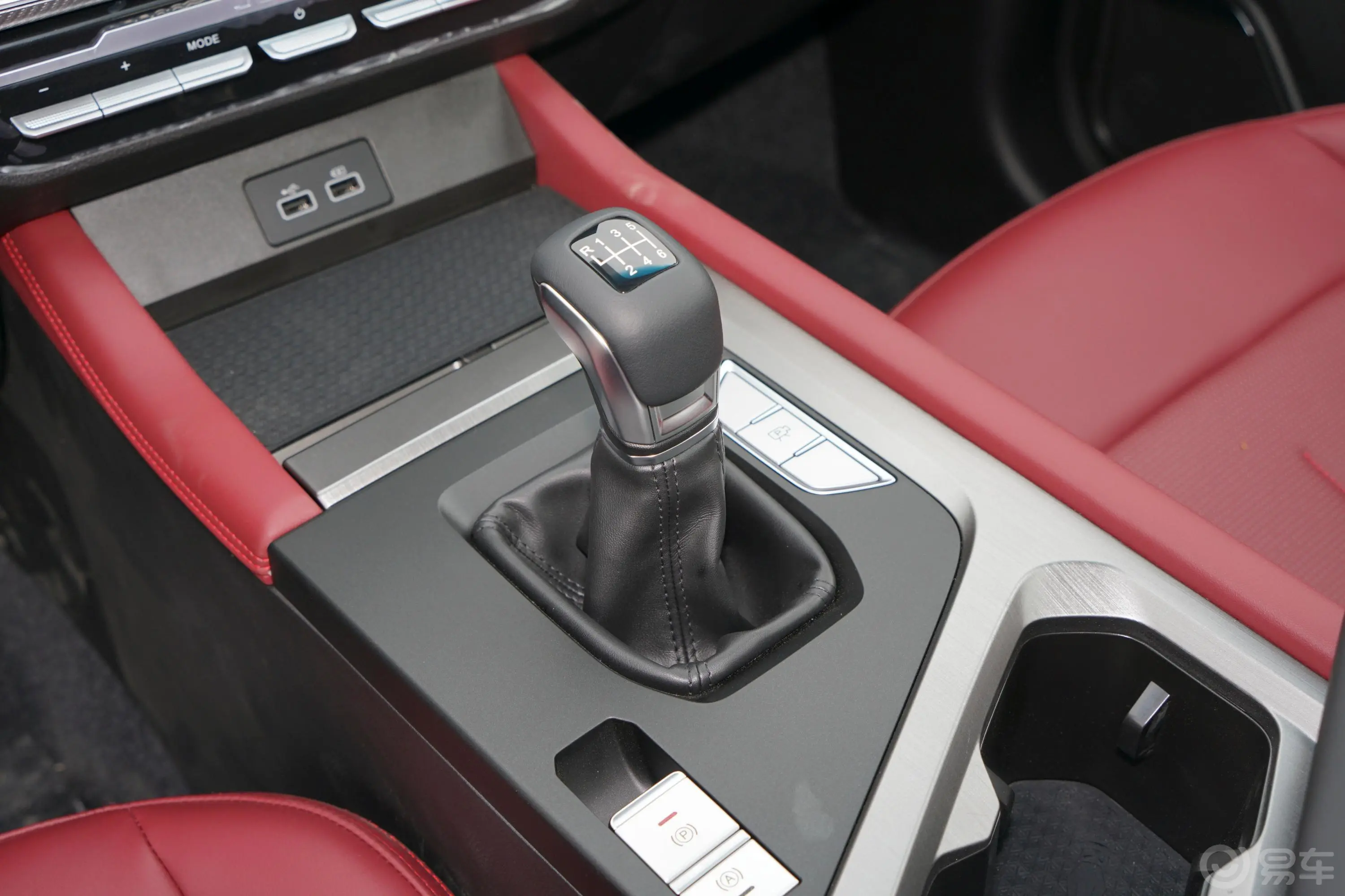 捷途X70S1.5T 手动热爱版 5座换挡装置